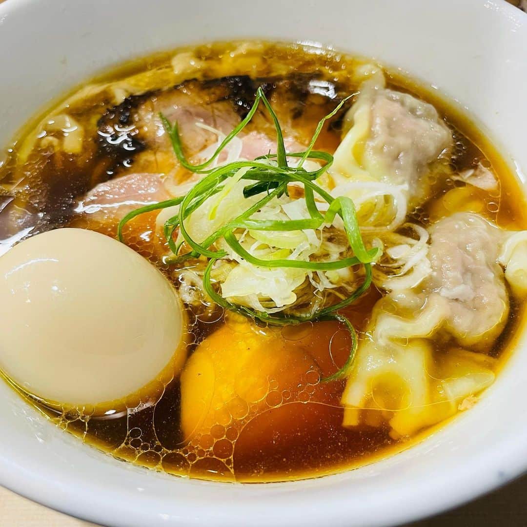 パーマ大佐のインスタグラム：「麺と丼美味しかった...。 #パーマ大佐  #麺スタグラム  #埼玉県  #大宮駅  #手揉み中華そば中村  #有名店の  #狼煙の姉妹店  #手揉み麺美味し  #丼美味し  #ご馳走様でした」