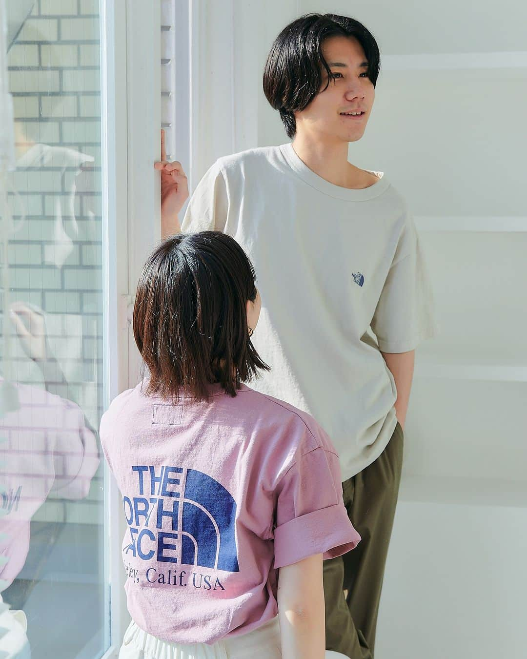 green label relaxingさんのインスタグラム写真 - (green label relaxingInstagram)「人気の＜THE NORTH FACE PURPLE LABEL＞別注のTシャツから新４色が予約開始！  既に販売しているカラーも大変ご好評いただいている ＜THE NORTH FACE PURPLE LABEL＞別注の7ozTシャツに新カラーが登場 お好みのお色がきっと見つかります♪  メンズ、ウィメンズでのサイズ展開がございますので お揃いでのコーディネートもおすすめ✨  既にお持ちの方も、色違いでお選びいただいても活躍する1着です。  新色は以下の４カラーになります。 BLACK BEIGE LT.PINK その他１(ホワイトベースのカラー)  予約でのお届けは6月下旬を予定しております。  ■【別注】＜THE NORTH FACE PURPLE LABEL＞7oz プリント 刺繍 Tシャツ ¥9,900 メンズサイズ：32175995380 ウィメンズサイズ：36174992991  #greenlabelrelaxing  #グリーンレーベルリラクシング #glr23ss #メンズファッション #ウィメンズファッション  #THENORTHFACEPURPLE  #ザノースフェイスパープルレーベル  #別注Tシャツ」6月2日 11時00分 - ua_greenlabel