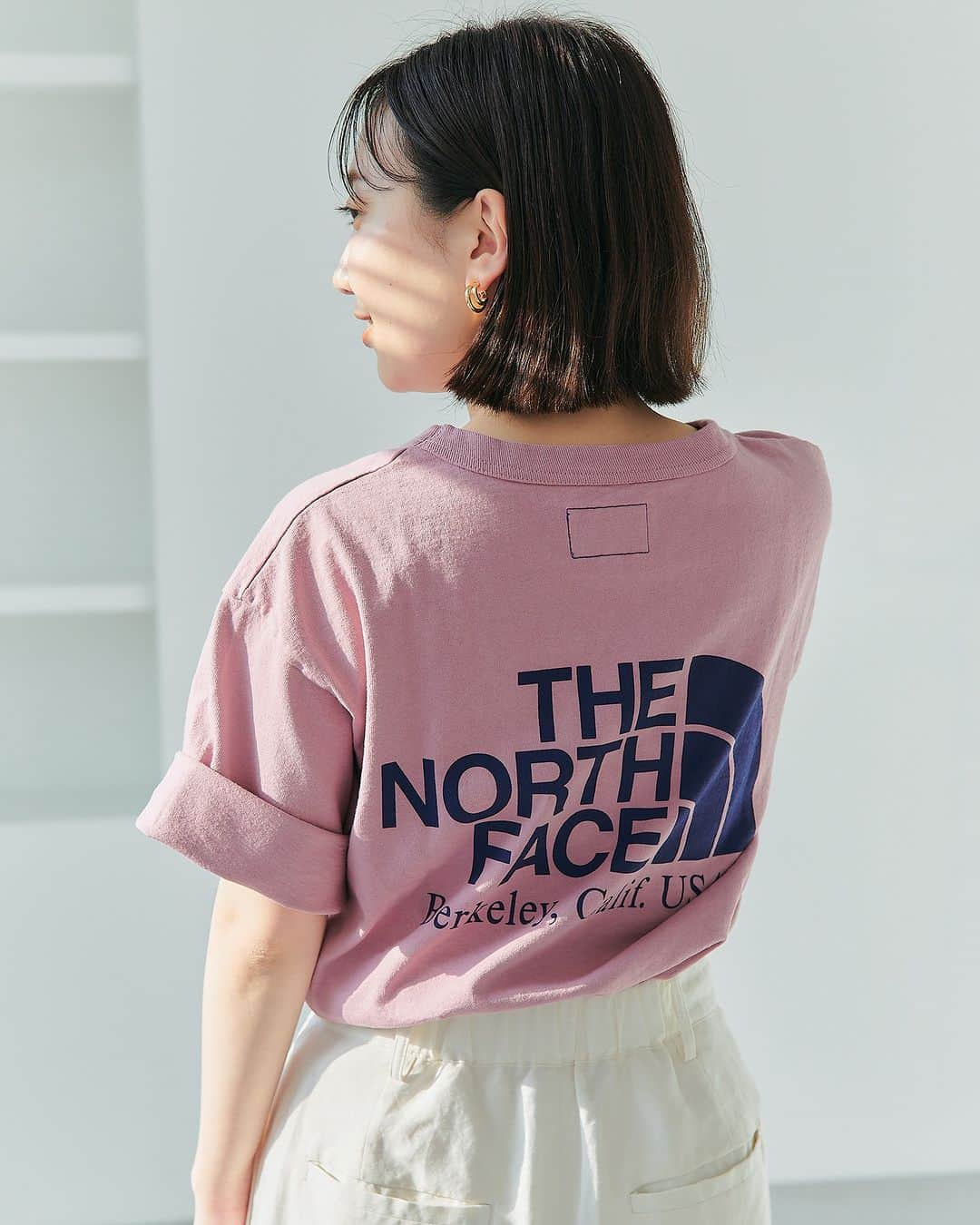 green label relaxingさんのインスタグラム写真 - (green label relaxingInstagram)「人気の＜THE NORTH FACE PURPLE LABEL＞別注のTシャツから新４色が予約開始！  既に販売しているカラーも大変ご好評いただいている ＜THE NORTH FACE PURPLE LABEL＞別注の7ozTシャツに新カラーが登場 お好みのお色がきっと見つかります♪  メンズ、ウィメンズでのサイズ展開がございますので お揃いでのコーディネートもおすすめ✨  既にお持ちの方も、色違いでお選びいただいても活躍する1着です。  新色は以下の４カラーになります。 BLACK BEIGE LT.PINK その他１(ホワイトベースのカラー)  予約でのお届けは6月下旬を予定しております。  ■【別注】＜THE NORTH FACE PURPLE LABEL＞7oz プリント 刺繍 Tシャツ ¥9,900 メンズサイズ：32175995380 ウィメンズサイズ：36174992991  #greenlabelrelaxing  #グリーンレーベルリラクシング #glr23ss #メンズファッション #ウィメンズファッション  #THENORTHFACEPURPLE  #ザノースフェイスパープルレーベル  #別注Tシャツ」6月2日 11時00分 - ua_greenlabel