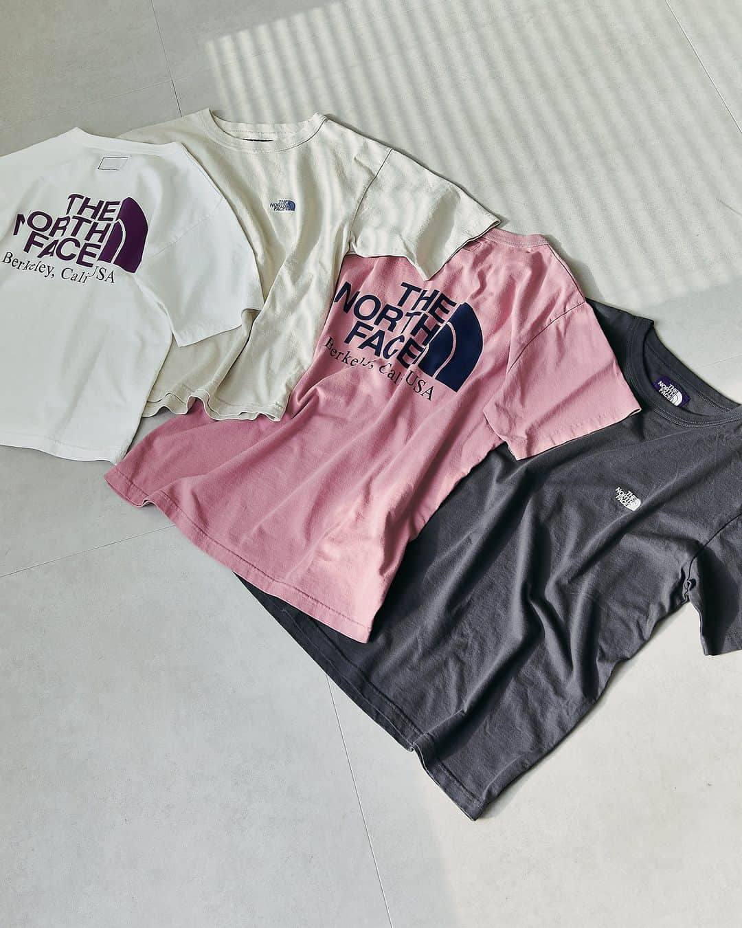 green label relaxingさんのインスタグラム写真 - (green label relaxingInstagram)「人気の＜THE NORTH FACE PURPLE LABEL＞別注のTシャツから新４色が予約開始！  既に販売しているカラーも大変ご好評いただいている ＜THE NORTH FACE PURPLE LABEL＞別注の7ozTシャツに新カラーが登場 お好みのお色がきっと見つかります♪  メンズ、ウィメンズでのサイズ展開がございますので お揃いでのコーディネートもおすすめ✨  既にお持ちの方も、色違いでお選びいただいても活躍する1着です。  新色は以下の４カラーになります。 BLACK BEIGE LT.PINK その他１(ホワイトベースのカラー)  予約でのお届けは6月下旬を予定しております。  ■【別注】＜THE NORTH FACE PURPLE LABEL＞7oz プリント 刺繍 Tシャツ ¥9,900 メンズサイズ：32175995380 ウィメンズサイズ：36174992991  #greenlabelrelaxing  #グリーンレーベルリラクシング #glr23ss #メンズファッション #ウィメンズファッション  #THENORTHFACEPURPLE  #ザノースフェイスパープルレーベル  #別注Tシャツ」6月2日 11時00分 - ua_greenlabel