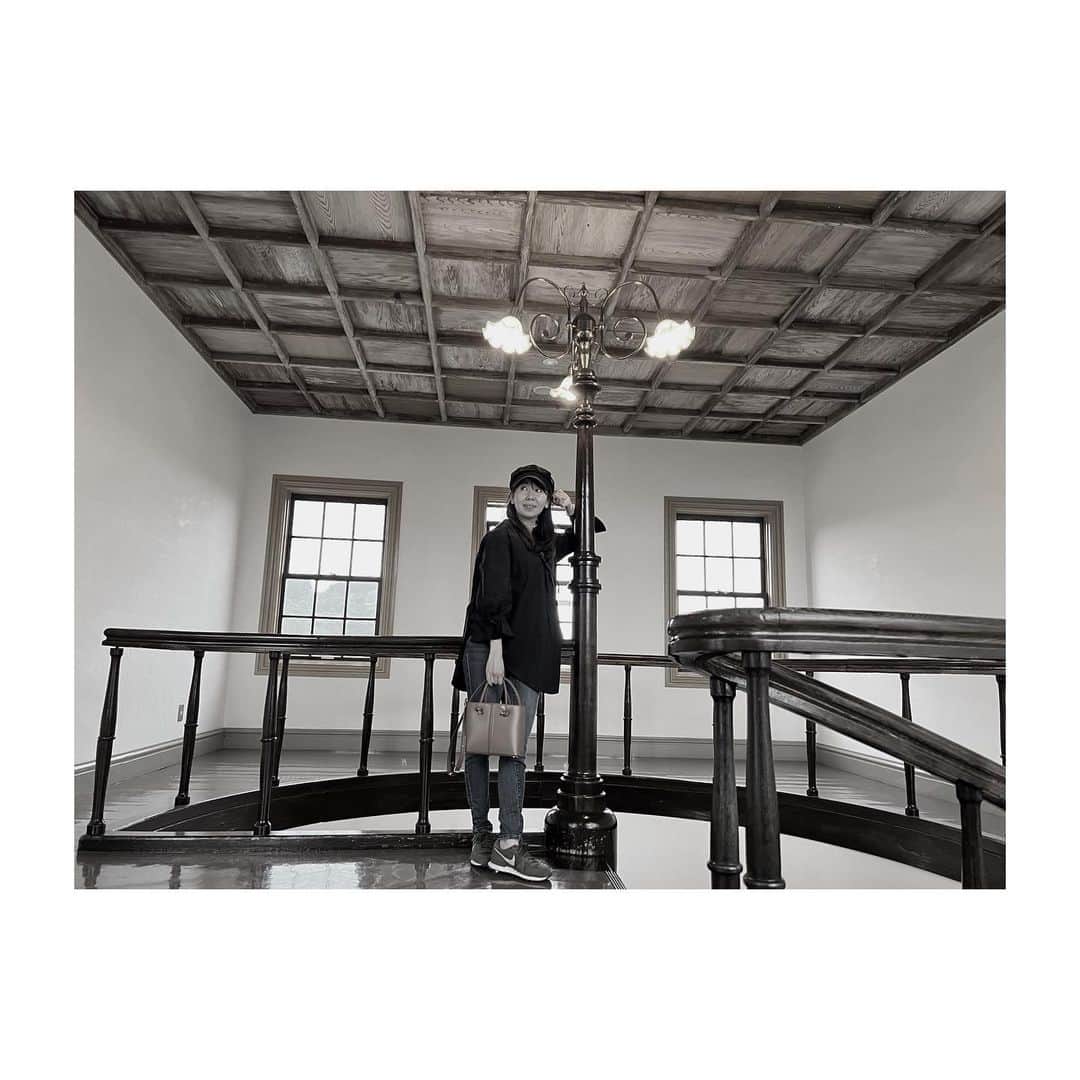 村井麻友美のインスタグラム：「6月もスタートしましたね！！  『Fabulous Revue Boys』も残り10日。 終わりが見えて来て、何だか寂しくなって来ました！ さぁ、ラストスパート！！  いつも通り楽しみまぁーす♪♪♪ 今日はどんな笑顔と出逢えるか、楽しみです♡ ＊ ＊ ＊ #fabulousrevueboys #康楽館 #鉱山事務所 #秋田 #小坂町 #村井麻友美 #ポートレート」