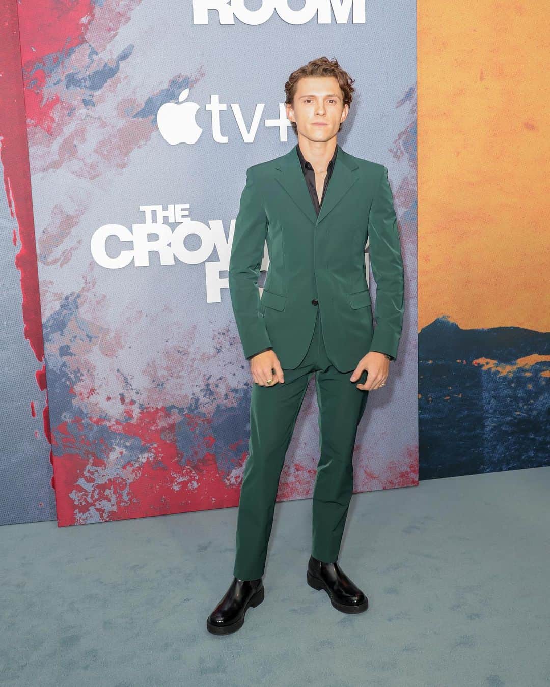 Just Jaredさんのインスタグラム写真 - (Just JaredInstagram)「Tom Holland celebrated his 27th birthday tonight at the red carpet premiere of his Apple TV+ series "The Crowded Room" alongside co-stars Amanda Seyfried and Emmy Rossum. #TomHolland #AmandaSeyfried #EmmyRossum #TheCrowdedRoom Photos: Getty」6月2日 11時11分 - justjared