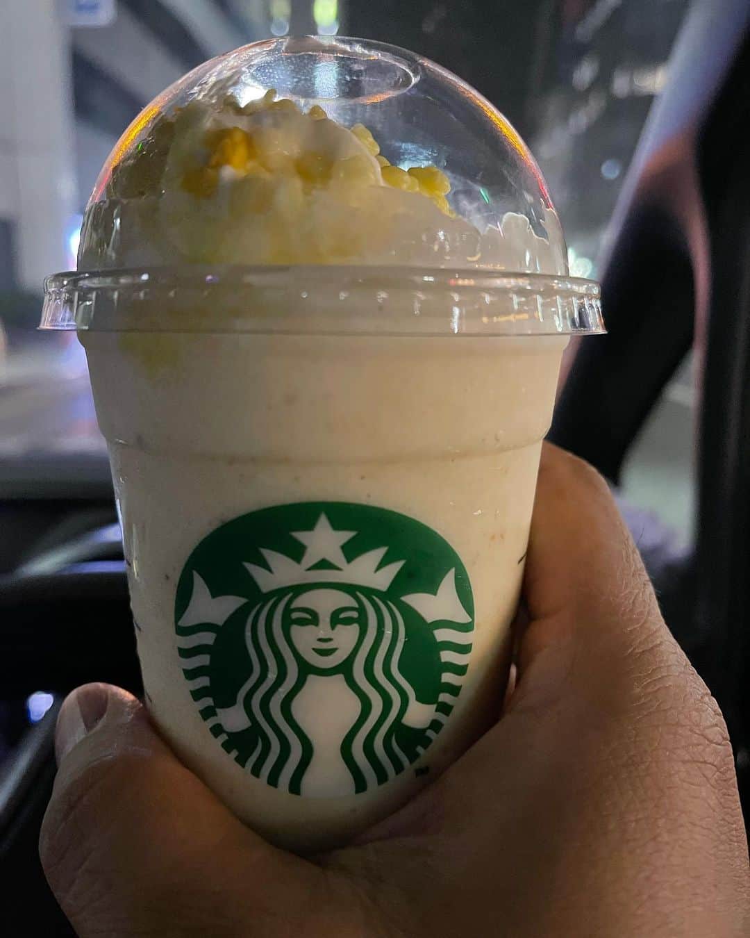 のインスタグラム：「新作の瀬戸内レモンケーキフラペチーノを飲む。 レモンの酸味で飲みやすい！ オススメ度90 #starbucks  #フラペチーノ」