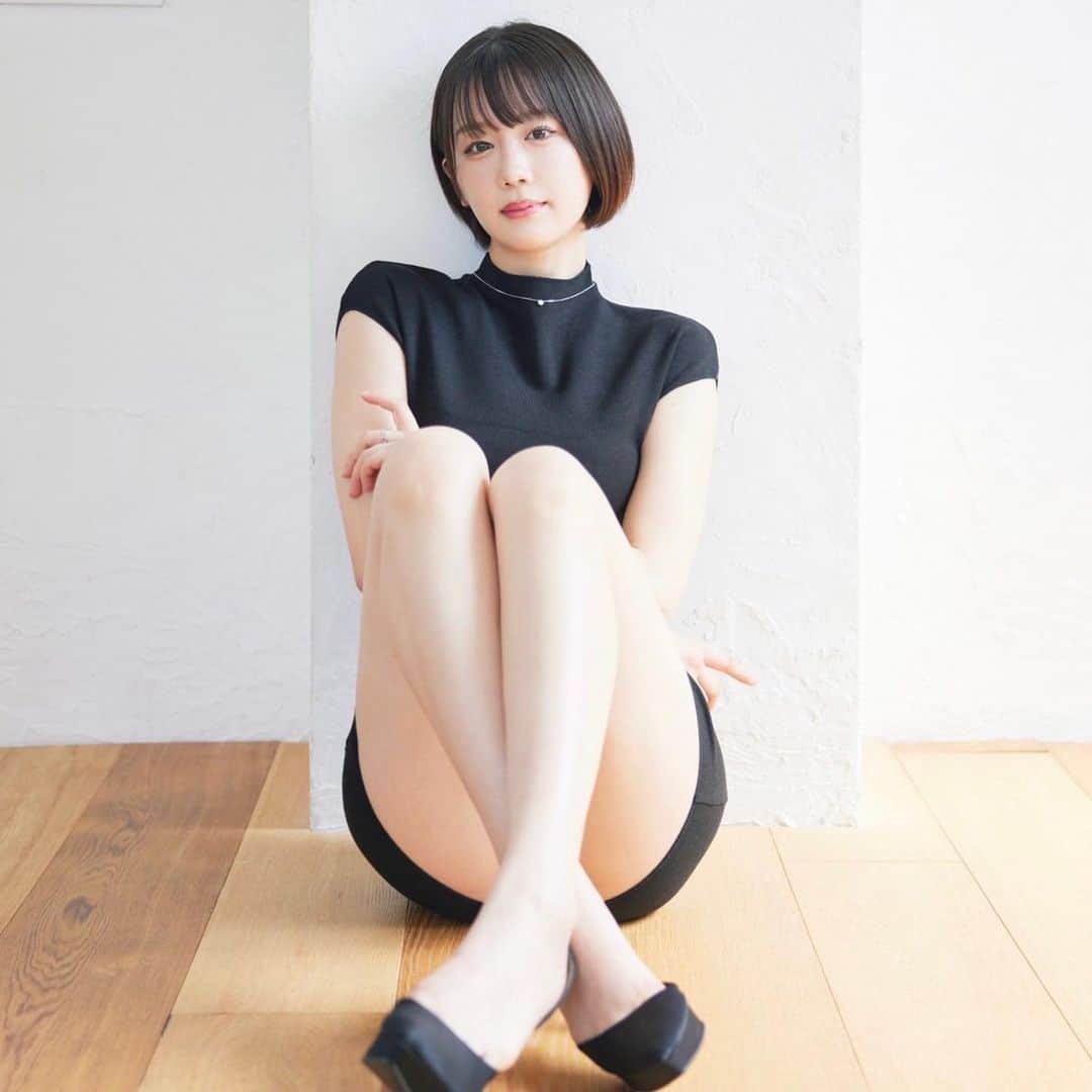 新唯さんのインスタグラム写真 - (新唯Instagram)「東京カレンダーさんにて、"美女たちの決断"の取材をして頂きました✨ 人生での決断って色んな場面であると思います。 是非みてくださーい！！！！  記事の中ではこのほかにも多くの写真を掲載して頂いています🫶  https://tokyo-calendar.jp/article/25830  #東京カレンダー #美女たちの決断 #東カレ #リングガール #ラウンドガール #レースクイーン #ショートヘア #黒髪ショート #ショートカット #新唯 #モデル #あらたゆい #ミスspa #グラビア #プラチナムプロダクション #脚フェチさんへ #黒ワンピ #ワンピースコーデ」6月2日 11時29分 - arata_yui_
