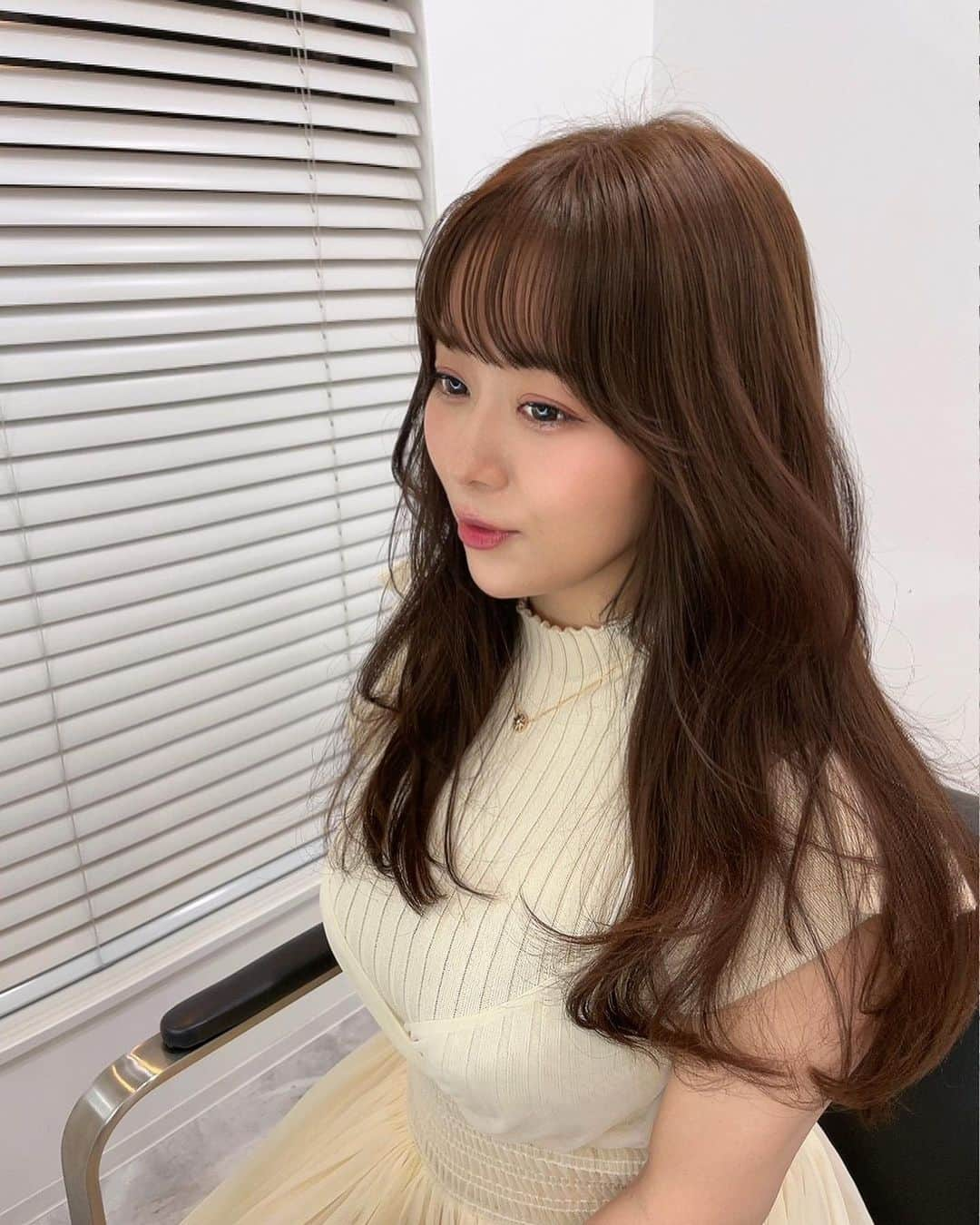 井口裕香さんのインスタグラム写真 - (井口裕香Instagram)「🧶✂️🤍 @tobiayatobi さん♡‼︎ 髪の毛かわいい〜〜〜‼︎ いつも完璧にかわゆく仕上げてくださる‼︎ そしてとびたさんが撮ってくれる写真がわたしの人生で一番盛れている説👏  #でも油断すると #げへげへ笑い出して #すぐブスになる🤡w  わんぴーすは @mistreass_official ♡‼︎」6月2日 11時46分 - ooo31_iguchiyuka_31ooo