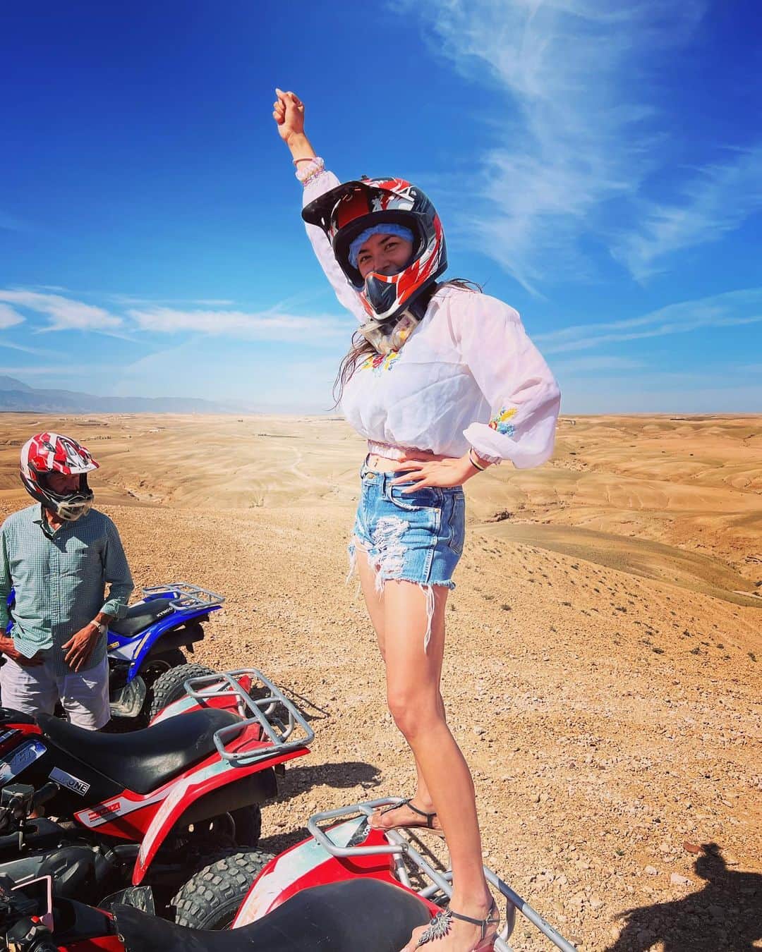 加賀美セイラのインスタグラム：「#AgafayDesert 🏎️🏎️🏎️💨💨💨 #Morocco 💃👯‍♀️💃」