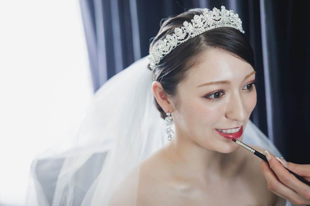 17人をフォロー中 【結婚式場】ラヴィマーナ神戸ウエディングのインスタグラム：「・  HappyWedding♡  結婚式に向けてドキドキの準備時間✨  #ラヴィマーナ神戸 #プレ花嫁 #結婚準備 #結婚式準備 #神戸結婚式場 #大阪結婚式場 #式場探し #カップルレポート #リゾートウェディング #オリジナルウェディング #ナチュラルウェディング #ガーデンウェディング #ロケーションフォト #前撮り #フォトウェディング #海が見えるチャペル #海が見える結婚式場 #エスクリ花嫁 #ravimanakobe #ravimana#wedding #marry #resort #resortwedding #届かない想いはない #dlw#ラグナプリエ#lagunaprie」