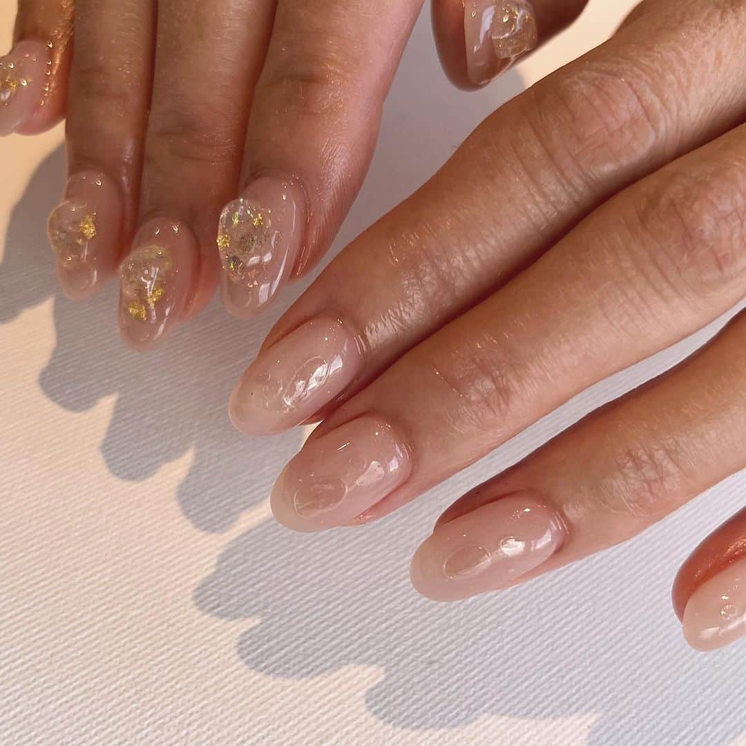 PATRA magazineさんのインスタグラム写真 - (PATRA magazineInstagram)「【NEXTトレンドデザイン！バブルネイル💅🫧】  じわじわ人気が出てきている”バブルネイル”って知ってる✨？  小さな泡がたくさん入ったデザインが新しくて夏っぽくて可愛い🫧  特にバブルをハート型にしたり、パーツを組み合わせるアレンジがおすすめ🖤  次はぜひ”バブルネイル”に挑戦してみてね🎐  ＼ thank you 🦢 ／ @luire__nail / @taka.ayako_0611 @yui_teddy_nail / @varie_yuka @photon_y / @nailpom_nico @kitty_nome / @maiyannail @serika1226  今みんなの中で流行っている事やアイテムがあれば @patra__jp をタグ付けしてぜひ教えてね🔔  皆さんのすてきな投稿をぜひ紹介させてください！ . . #バブルネイル #トレンドネイル #泡ネイル #ニュアンスネイル #夏ネイル」6月2日 12時05分 - patra__jp