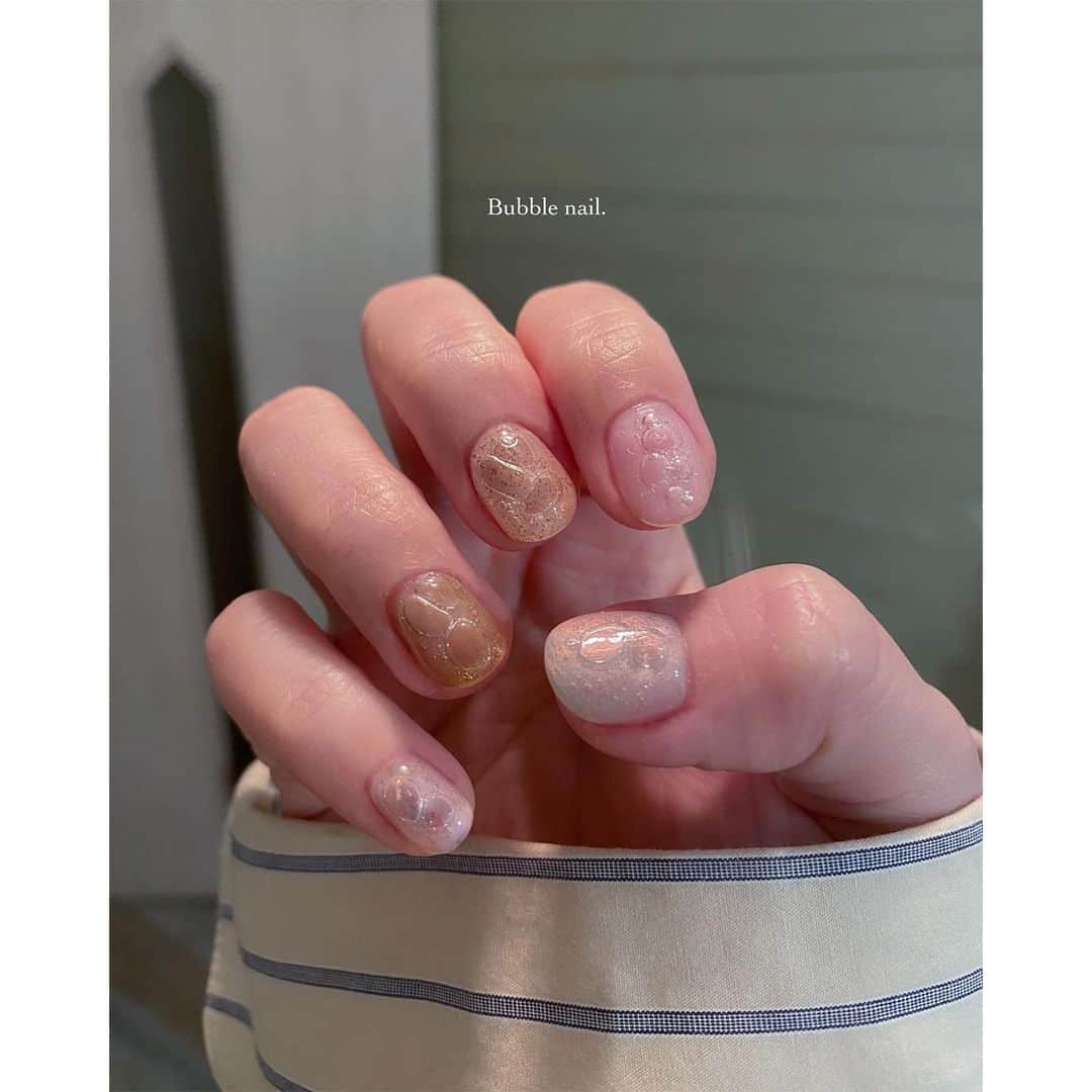 PATRA magazineさんのインスタグラム写真 - (PATRA magazineInstagram)「【NEXTトレンドデザイン！バブルネイル💅🫧】  じわじわ人気が出てきている”バブルネイル”って知ってる✨？  小さな泡がたくさん入ったデザインが新しくて夏っぽくて可愛い🫧  特にバブルをハート型にしたり、パーツを組み合わせるアレンジがおすすめ🖤  次はぜひ”バブルネイル”に挑戦してみてね🎐  ＼ thank you 🦢 ／ @luire__nail / @taka.ayako_0611 @yui_teddy_nail / @varie_yuka @photon_y / @nailpom_nico @kitty_nome / @maiyannail @serika1226  今みんなの中で流行っている事やアイテムがあれば @patra__jp をタグ付けしてぜひ教えてね🔔  皆さんのすてきな投稿をぜひ紹介させてください！ . . #バブルネイル #トレンドネイル #泡ネイル #ニュアンスネイル #夏ネイル」6月2日 12時05分 - patra__jp