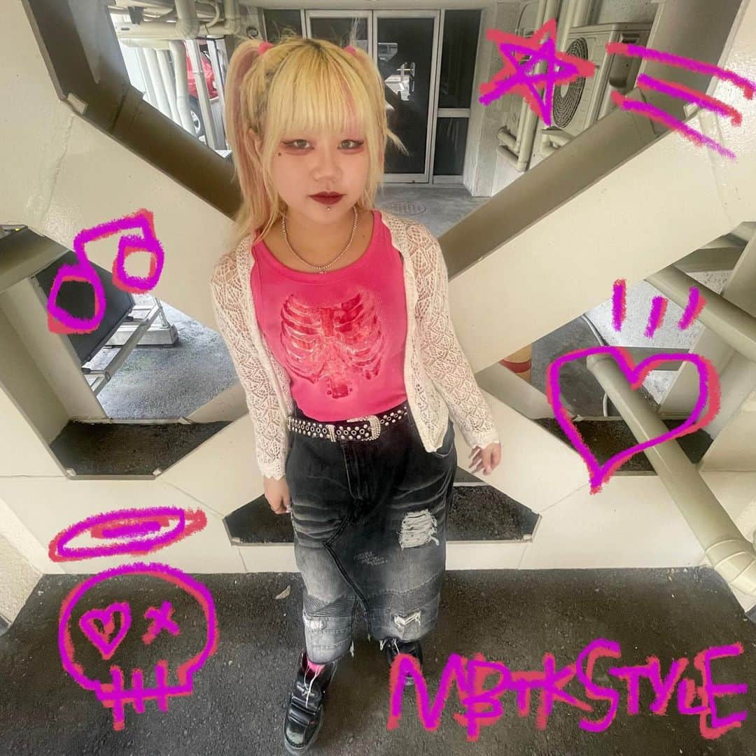 のインスタグラム：「recommend style -mabatakioriginal remake (skull tanktop) - crochet cardigan -damage denim longskirt  ✝️店内商品全て通販可能です☮️ 通販ご希望の際はＤＭにてお受けしております😊  #nagoya#osu #tokyo #mabataki #vintage #fashion #fyp #y2k  #00s #90s #名古屋 #大須 #東京 #古着 #大須古着屋 #マバタキ」