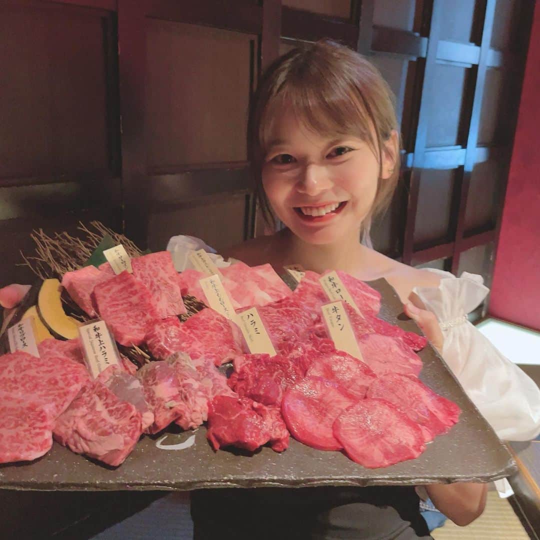 和地つかさのインスタグラム：「パパ活してそうな人があげそうな写真。 ※パパ活してません笑  #肉 #やっぱりお肉が好き #肉祭り #焼肉 #肉日和 #グラドル #japan #funny」