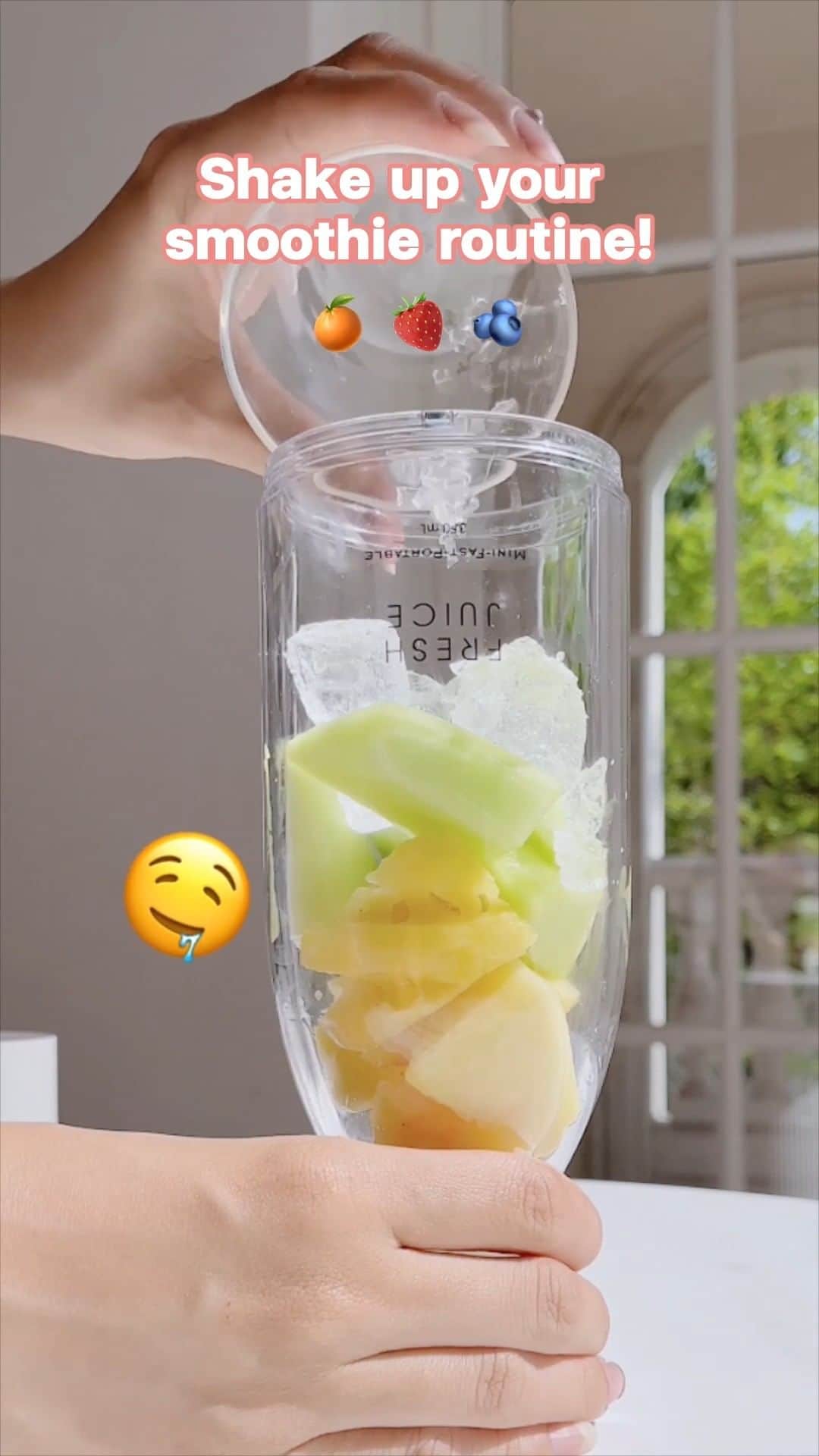 SHEINのインスタグラム：「Shake up your smoothie routine! 🍊🍓🫐  Compact and super cute, our portable blender makes meals on-the-go easier than ever🚶‍♀️🥤  🔎13436315  #saveinstyle #SHEIN #SHEINhomeappliances」