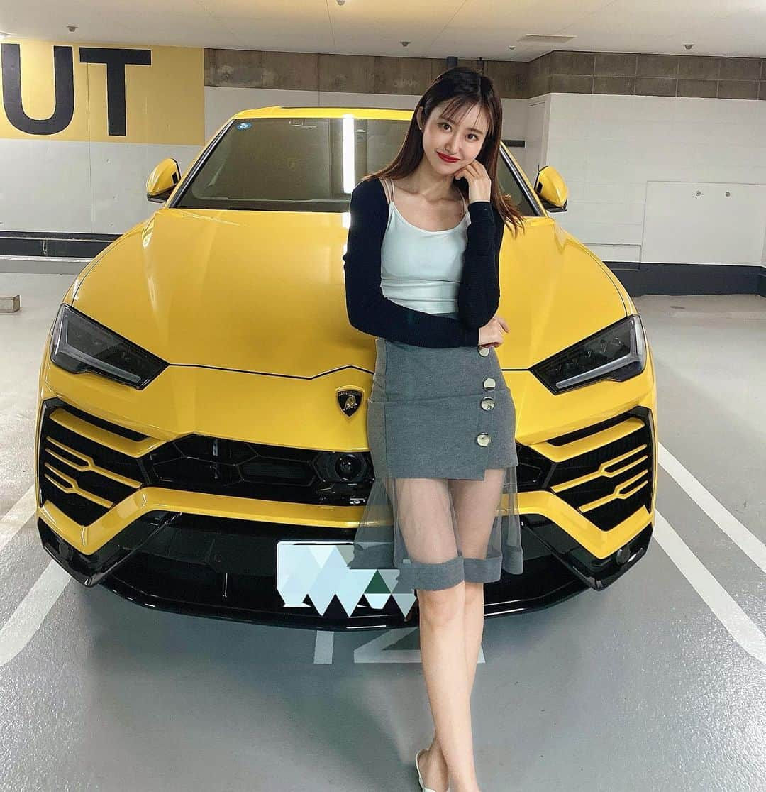 月中秋実さんのインスタグラム写真 - (月中秋実Instagram)「・ ・ きいろと黒が一番すき🐝 ・ ・ #car#lamborghini」6月2日 12時42分 - tukinakaakimi