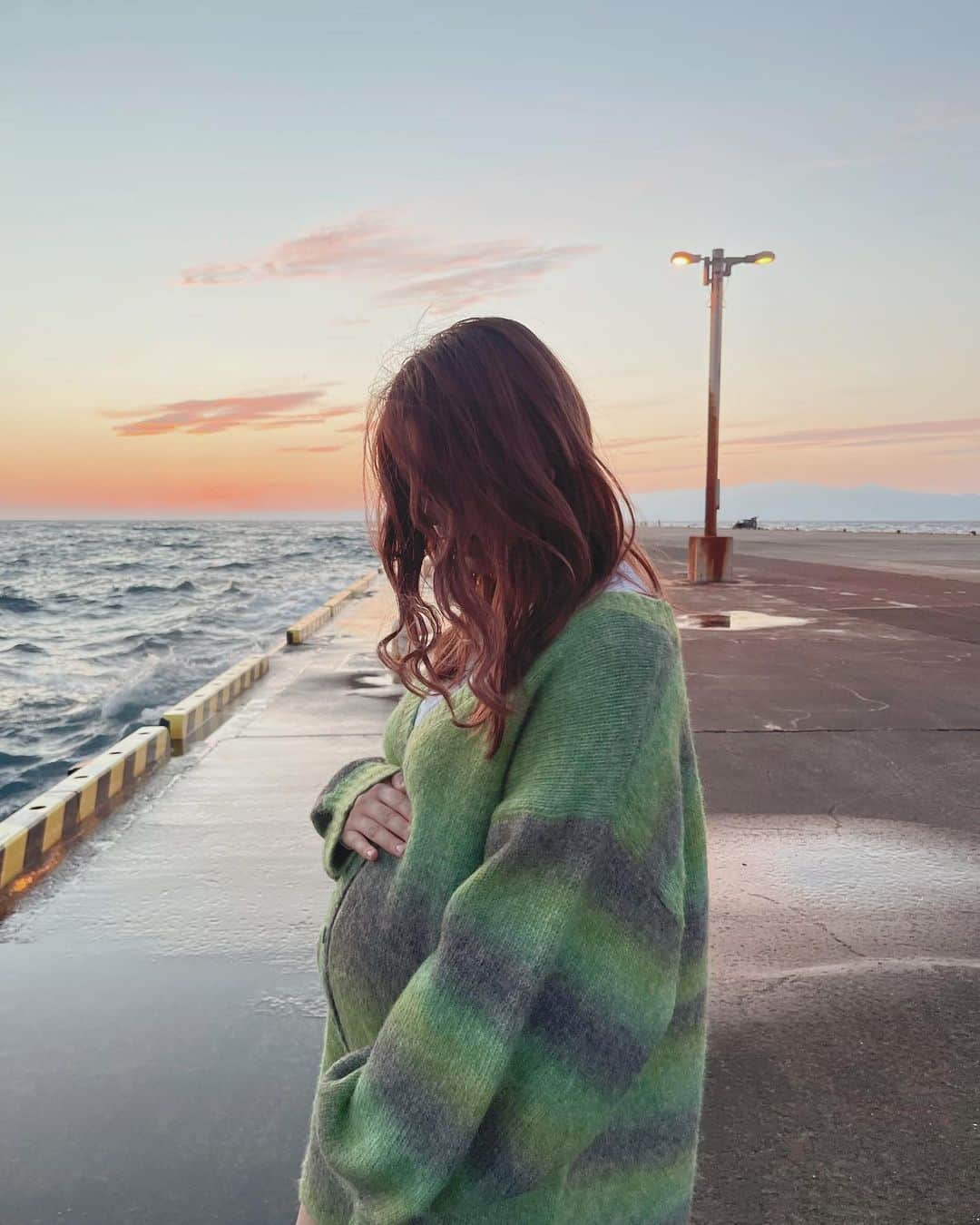 YOKOのインスタグラム：「誕生日カウントダウンで振り返り〜  スーパー難産のお話🤰 〜産みたい母vs出たくない娘〜 忘れないようにメモしてたから消化します！  辛かった時いろんな人の出産経験読みまくってなんとか乗り越えたからこんなこともあるんだ〜くらいの気持ちで読んでいただければなと🌷  母子共に体力ありすぎて促進剤5回の体験談はなかなかないんじゃないんでしょうか？笑  出産ほんっと命がけだし産んだらスーパーハードな育児始まるし世の中のママたちすごい！！！  #出産レポ」