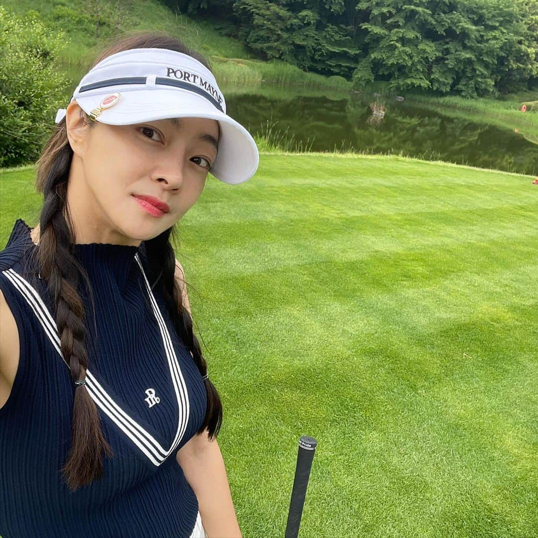 ソ・ヒョリムさんのインスタグラム写真 - (ソ・ヒョリムInstagram)「요즘들어 젤 잘쳤던날🥲 날씨도 뜨겁지 않았고 비도 안오고💕 @youngmi_0909 언니의 @portmayne_official  #포트메인  심플하면서 이쁘고👏」6月2日 12時56分 - hyorim0106