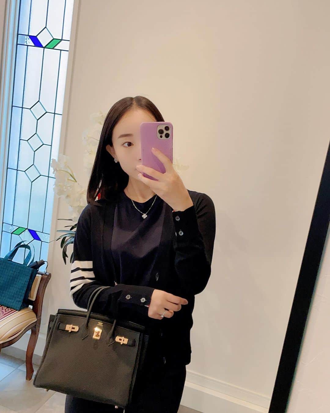 田中麻衣のインスタグラム：「先日のお洋服。  平日は、基本ブラック、ネイビー、ホワイトばかり選びがちです🙄」