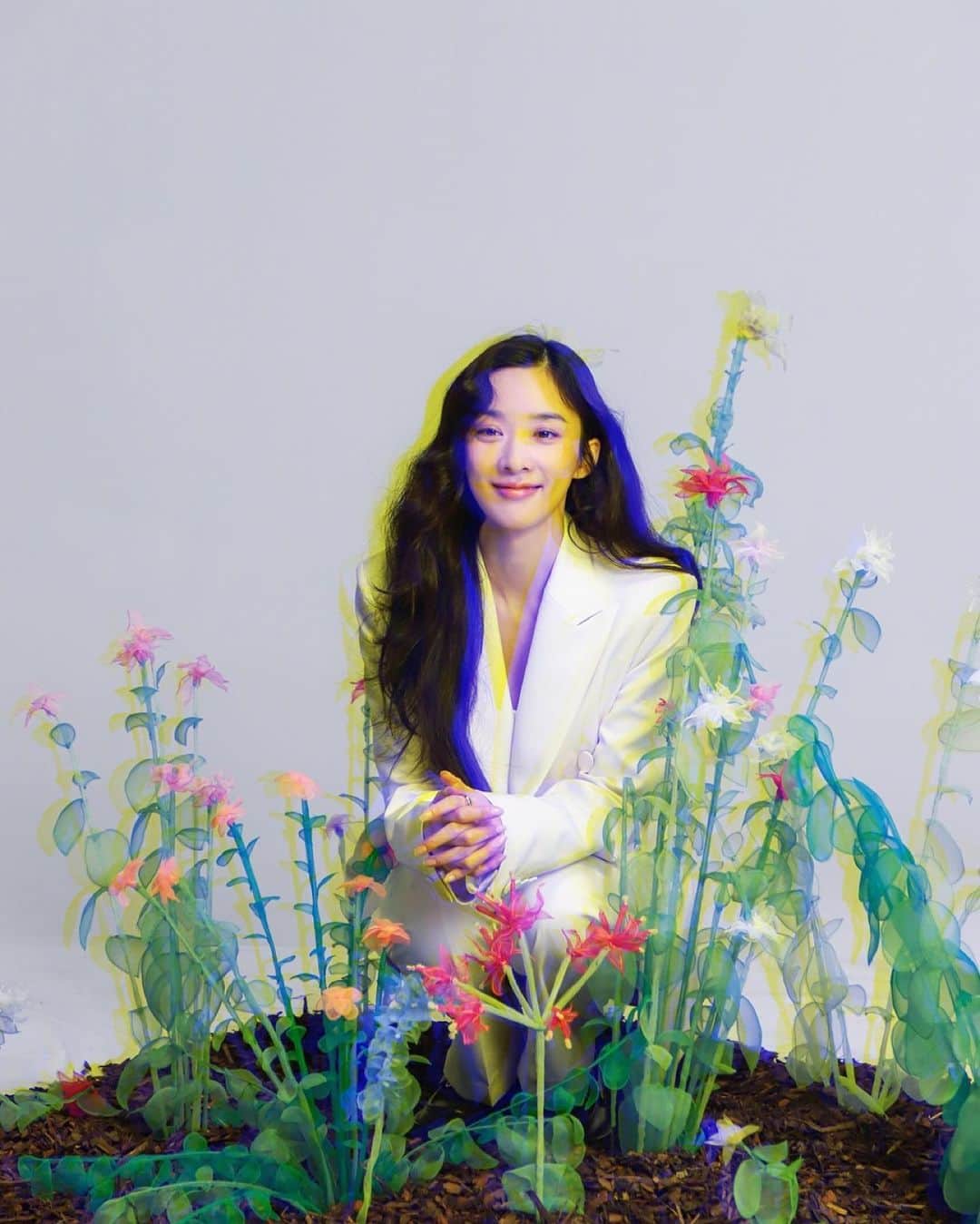 イ・チョンアのインスタグラム：「🎵   'What's easy is right' my mother's advice  you are the reason I never think twice   #Thisishowyoufallinlove  with @jwidecompany」