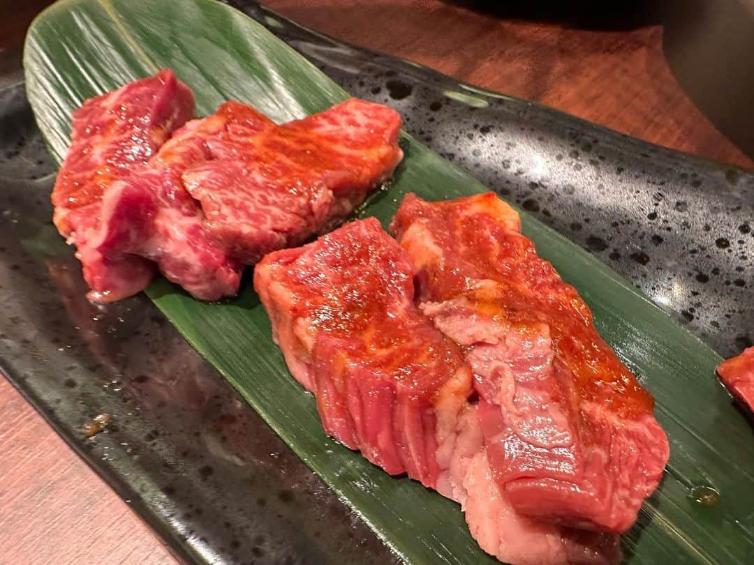 小石田純一さんのインスタグラム写真 - (小石田純一Instagram)「船橋の石田純一さんの【炭火焼肉ジュンチャン】さんでボーノ。ドラマーのBEAKさんも一緒でした。楽しくお喋りして、美味しいお肉に美味しいお酒。石田純一さんにも会えて最高に幸せでトレンディな夜でした。  #炭火焼肉ジュンチャン  #焼肉 #船橋グルメ  #肉 #ワイン  #ウイスキー  #津貫  #BEAK さん #ドラマー #ミュージシャン #NICOTINE #MAYKIDZ #逆EDGE #小石田純一 #お笑い芸人 #モノマネ芸人 #酔っ払い」6月2日 13時13分 - koishida.trendy