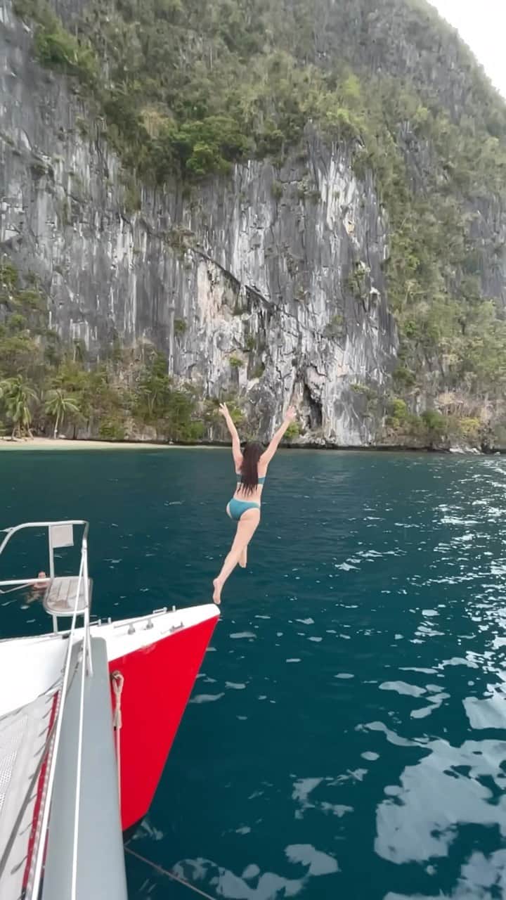 アン・カーティスのインスタグラム：「Sweet dreams are made in the Philippines. Literally ready to jump into the weekend 🤸🏻‍♀️ missing El Nido!」