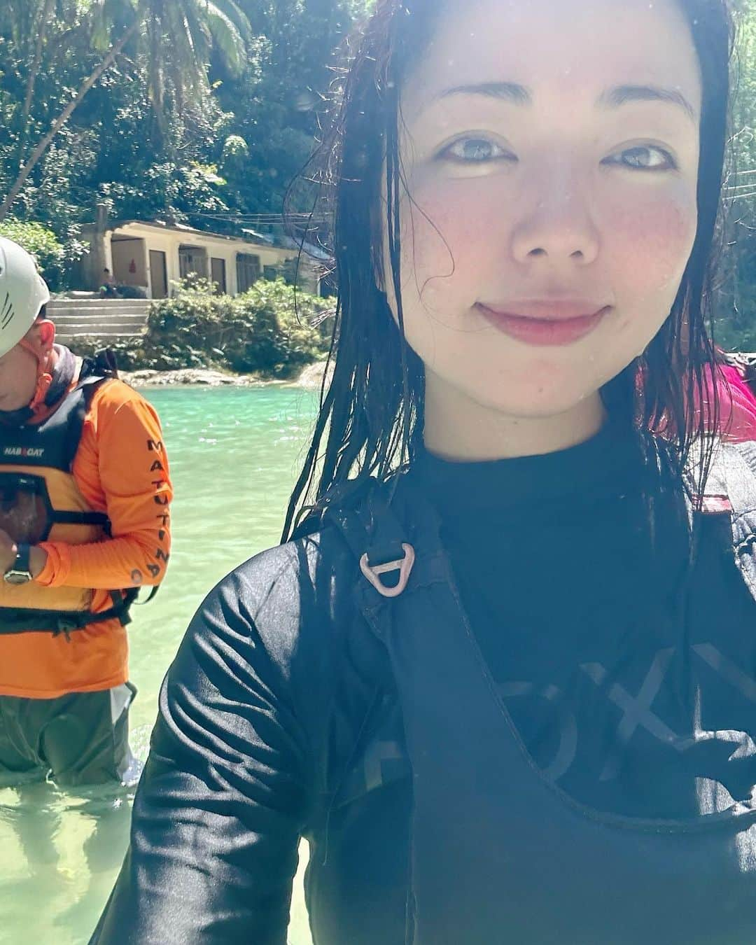 黒木桃子さんのインスタグラム写真 - (黒木桃子Instagram)「まだまだ旅投稿続けますが、お付き合い下さい🫶  #canyoning #kawasanfalls #カワサンの滝 #キャニオニング #フィリピン #セブ #ひとり旅 #旅好き #アウトドアアクティビティ」6月2日 13時28分 - momoko_nagano