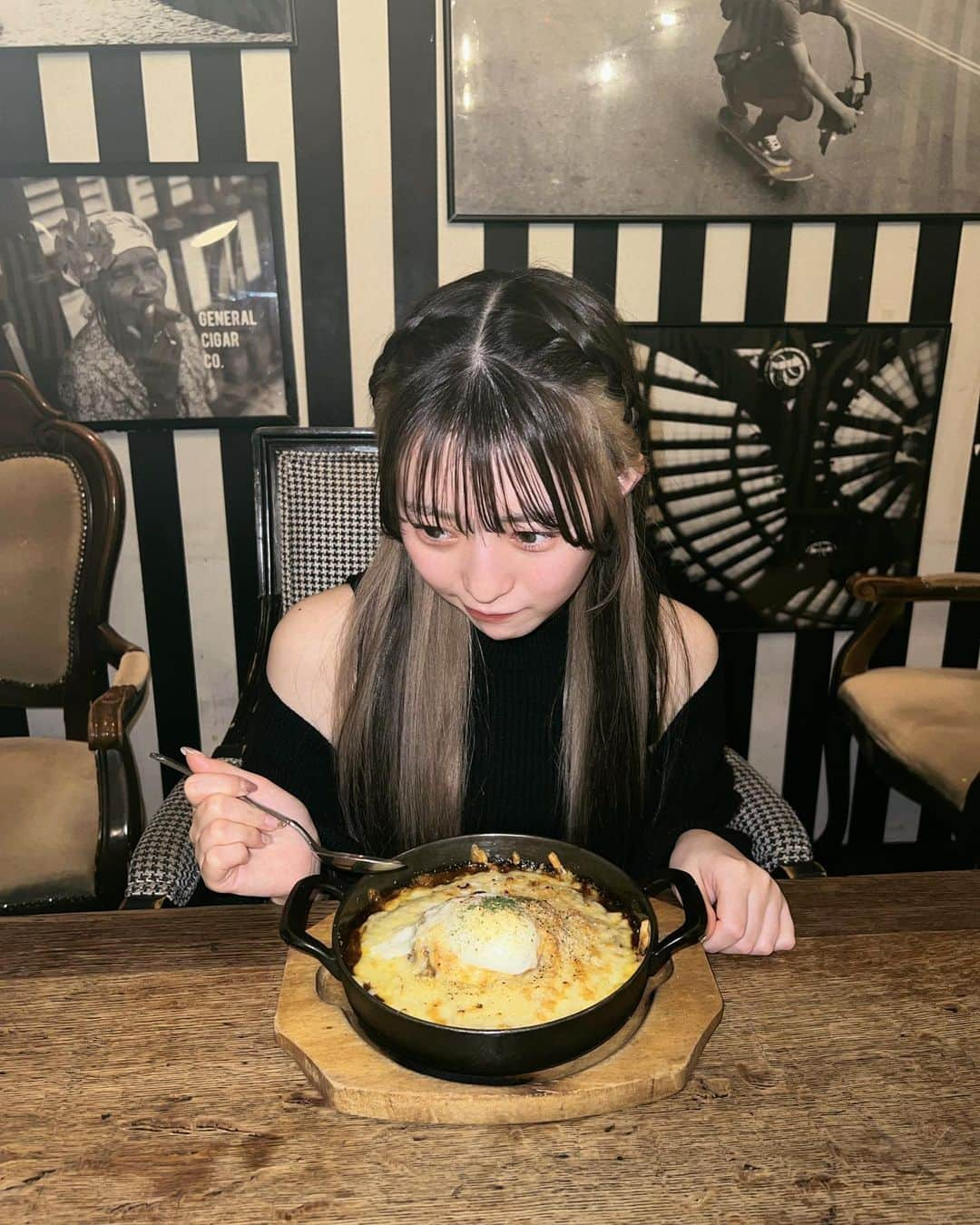 右近心優さんのインスタグラム写真 - (右近心優Instagram)「🎼🐈‍⬛   #04  #ootd  #cafe  #Harold&co  #表参道カフェ  #表参道ランチ」6月2日 13時21分 - miyu_.0913