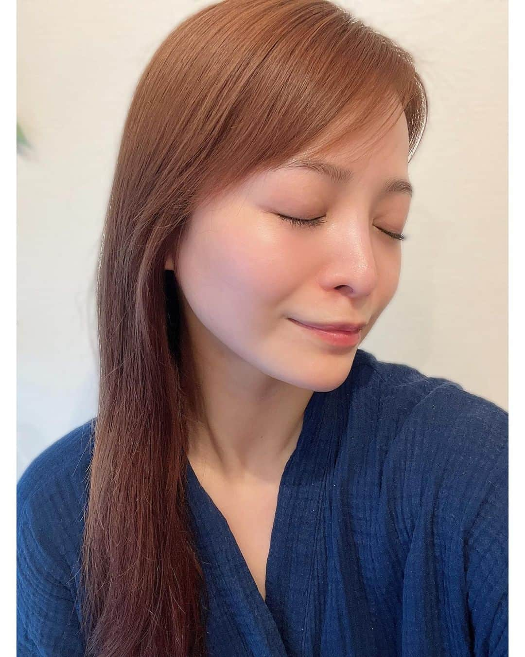 春菜めぐみさんのインスタグラム写真 - (春菜めぐみInstagram)「． 体の冷えと血行の悪さから、 疲れやすかったり浮腫んだり悩みがあったので 【酵素TOKYO natura】@kousotokyo.natura さんに 行ってきたよ♨️✨ ． ． ここの酵素浴は日本唯一の３８０種類以上の 国産酵素をブレンドしていて ヒノキのふわふわパウダーに全身を包んでもらいながら 酵素浴を体験出来ます☺️🤍 体感温度はお風呂くらいなのに、 15分間の温浴で汗だくになったよ〜🥺💦 ． ． お顔には乾燥が気になってるから コラーゲンパックをしてもらったんだけど つるつるになってお肌がもっちりに...👶🏻💕 ． ． サウナとか岩盤浴とはまた違った爽快感があって、 体が1日中温まって楽になった〜😆✨ 個室でリラックス出来るのも嬉しい🙆‍♀️💓 休憩中に酵素ドリンクも飲めるよ🥤 ． ． 温活が体にとってとっても大事なことだと気付けたので 通い続けたいと思います😍💡 ． ． 酵素浴行ったことない方は まずは1回体験してみてね〜😙✨ ． ． #酵素tokyonatura #酵素浴 #温活 #むくみ改善 #冷え性改善 #体質改善 #渋谷 #恵比寿」6月2日 19時13分 - me_haruna.02