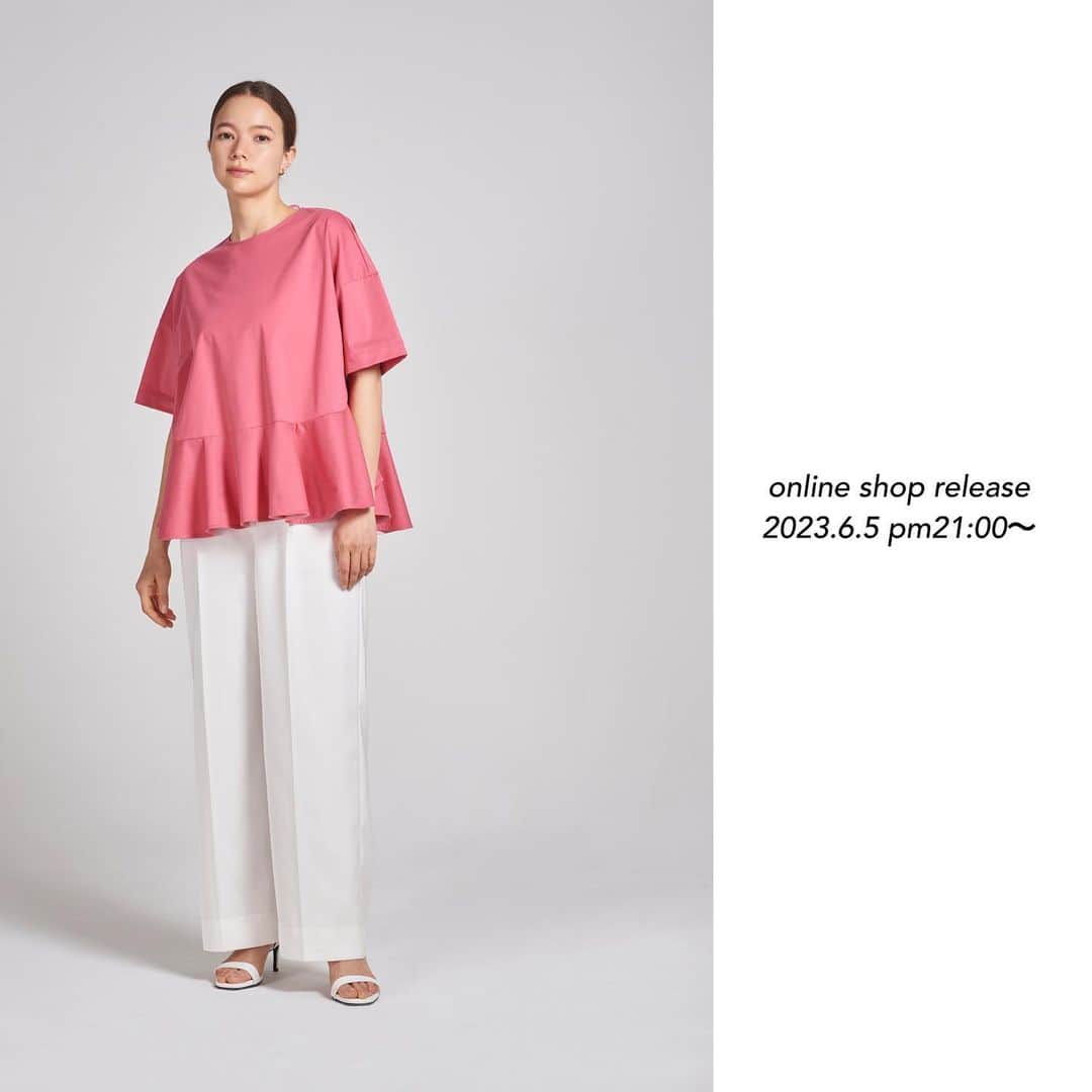 yoriのインスタグラム：「*online shop release*  6/5 pm21:00〜 2023summer 新作が入荷致します！  詳細は商品ページをご覧ください！  #ヘムフレアトリコットカットソー #ロングハイウエストジレ #ウォッシャブルリネンロングワンピース  #ボックスサテンワンピース  #yori_japan」