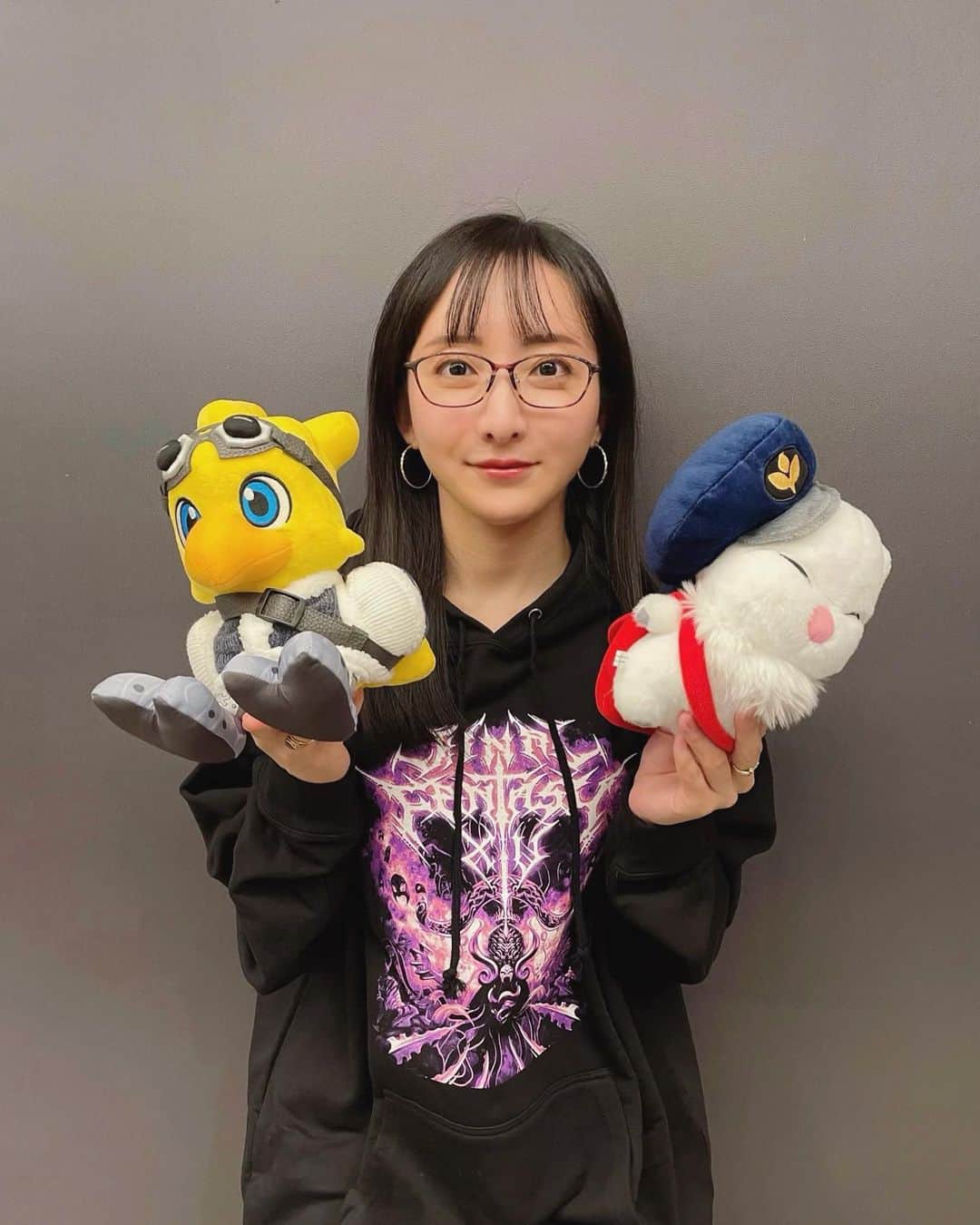 松澤千晶のインスタグラム：「あまり告知できてませんが、 FF14クリスタル通信、毎週金曜日更新しています。  この番組でFF14始めてくださった方も多いようで嬉しいです。が、やらなくても大丈夫です。笑  大人がゲームして遊んでるだけの番組なので、これを楽しんでいただける世の中であれば、それだけで嬉しいです。  #FF14」