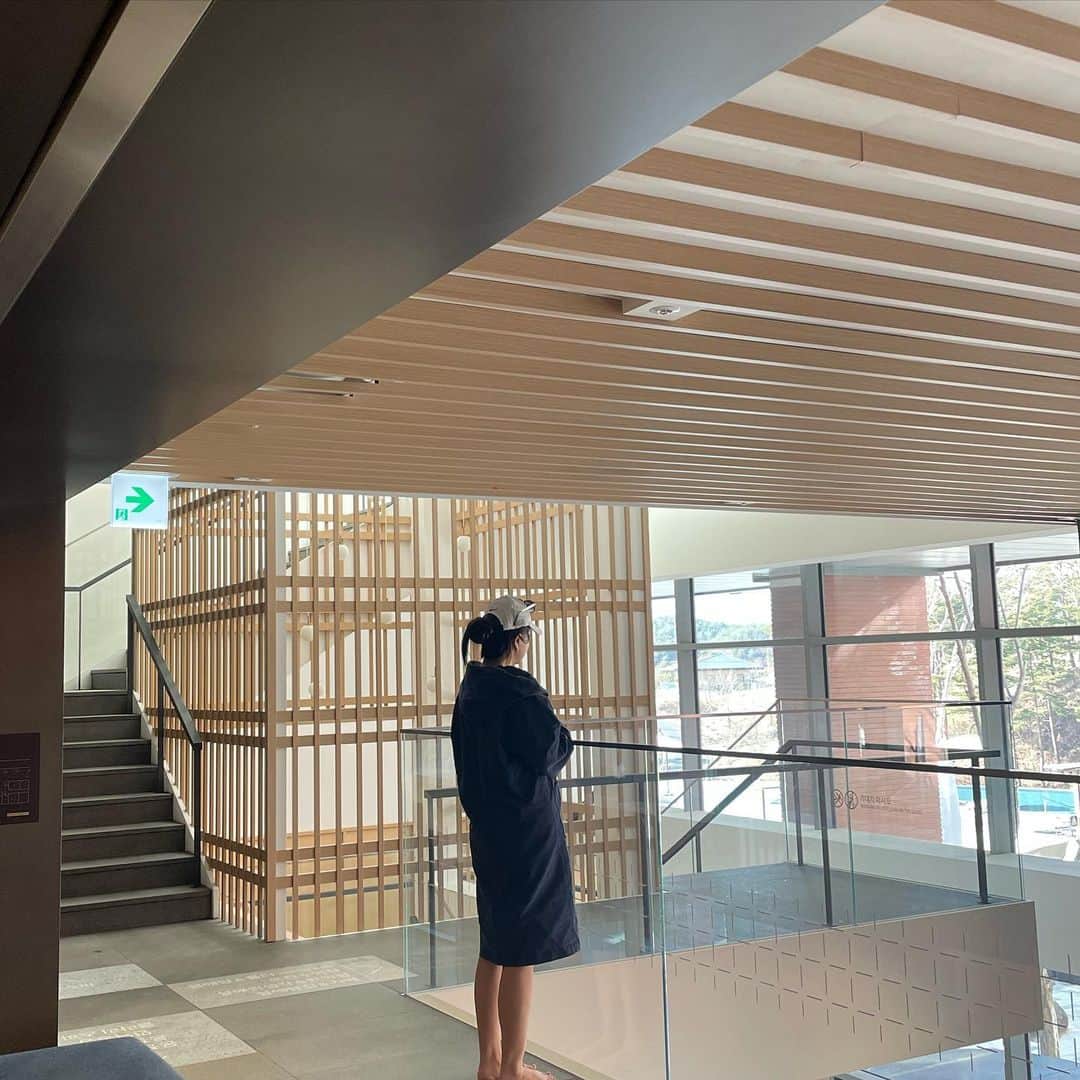 リュ・ジヘのインスタグラム：「시간 빠르다 빨라..💙  #가족여행 #설해원온천  #나이들면서더느껴지는건 #가족의소중함」
