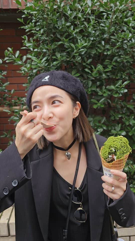 のインスタグラム：「รีวิว 🍃🍃🍃สิ่งนี้ไม่ใช่ไอศครีมแต่เป็นขนมมองบลังค์ไส้วิปครีมมีถั่วแดงบดตรงกลางโปะด้วยชาเขียวเส้นๆ โจบ」