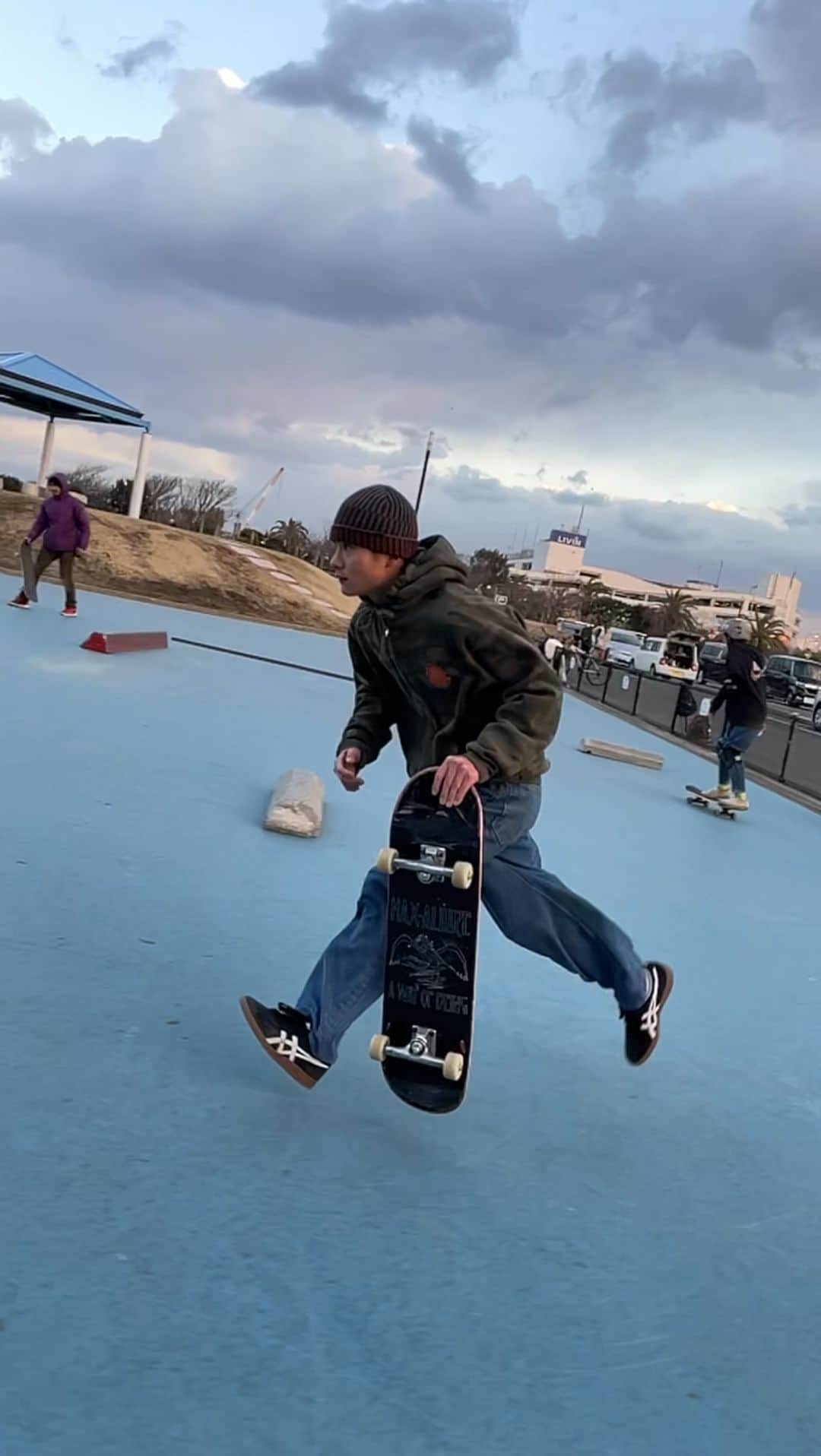 中田海斗のインスタグラム：「🥷💨　壁走　@asics_skateboarding」