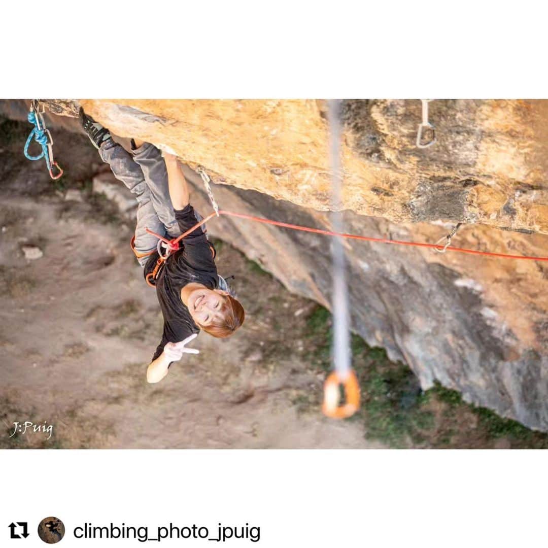 義村萌のインスタグラム：「#Repost @climbing_photo_jpuig with @use.repost ・・・ 🗣️🇬🇧 It is barely impossible to convey in just an image how effortless, dancer like and graceful this japanese climber does her thing 🤩🤩🤩 🗣️🇪🇸 Es prácticamente imposible expresar en una instantánea el modo ingrávido, fluido y abrumadoramente técnico, como si de una bailarina se tratase, de escalar de esta escaladora japonesa 🙌🙌🙌🥰  🧗‍♂️Escalador/Climber:  @moe.yoshimura 🔩Via/Route: Fabelita 8c 📸 @climbing_photo_jpuig  #climb #klettern #Arrampicata #escalada #escalade #climbing  #girlsgostrong #girlclimber #climblikeagirl #girlswhoclimb #womenwhoclimb #climbgirls #climbingirl #mujeresqueescalan #mulheresqueescalam #mujeresvalientes    #rockclimbing #climbingpassion #climbing_is_my_passion #climbing_is_mylife #climbing_lovers #climbing_worldwide #the_climbing_collective #climbing_inspiration #sportofclimbing #vanlife #outsider #passion #iloveclimbing」