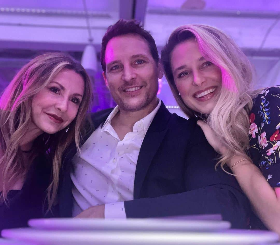 ピーター・ファシネリのインスタグラム：「Beautiful night with these two beautiful women for a beautiful cause. @thecameronboycefoundation」