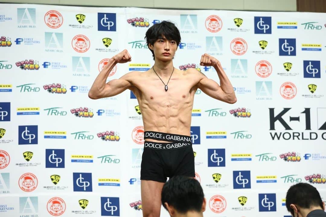 のインスタグラム：「計量クリア  リカバリーして明日は最高の状態でチームを信じて必ず勝つ🔥  皆さん応援よろしくお願いします。   #k1」