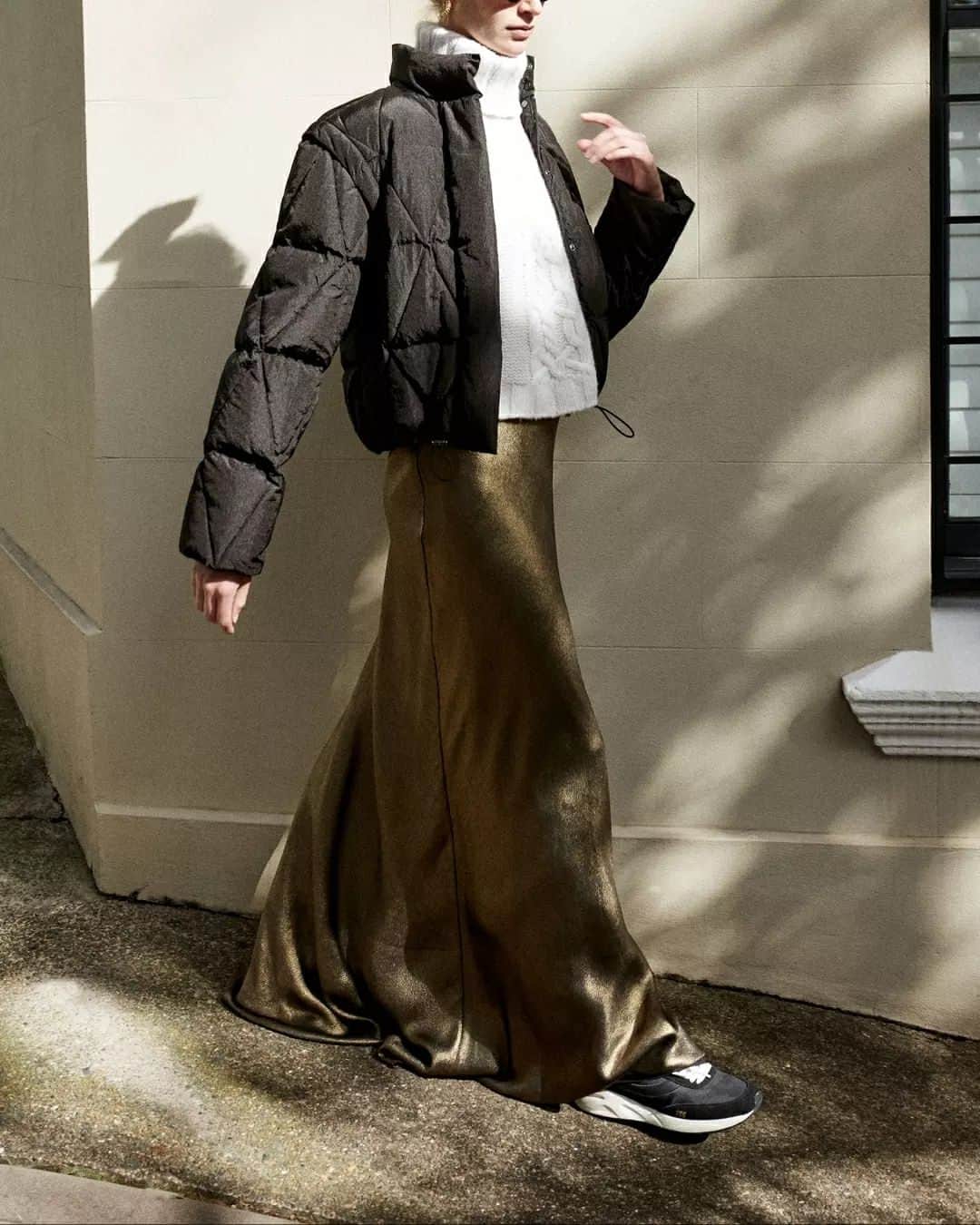 サスアンドバイドのインスタグラム：「NEW ICON | New-season arrivals this week feature the striking Gold Lustre skirt dressed down with the Icebreaker puffer jacket. Shop 20% off knitwear, jackets & coats, online & in store.  #Winter23 #sassandbide」