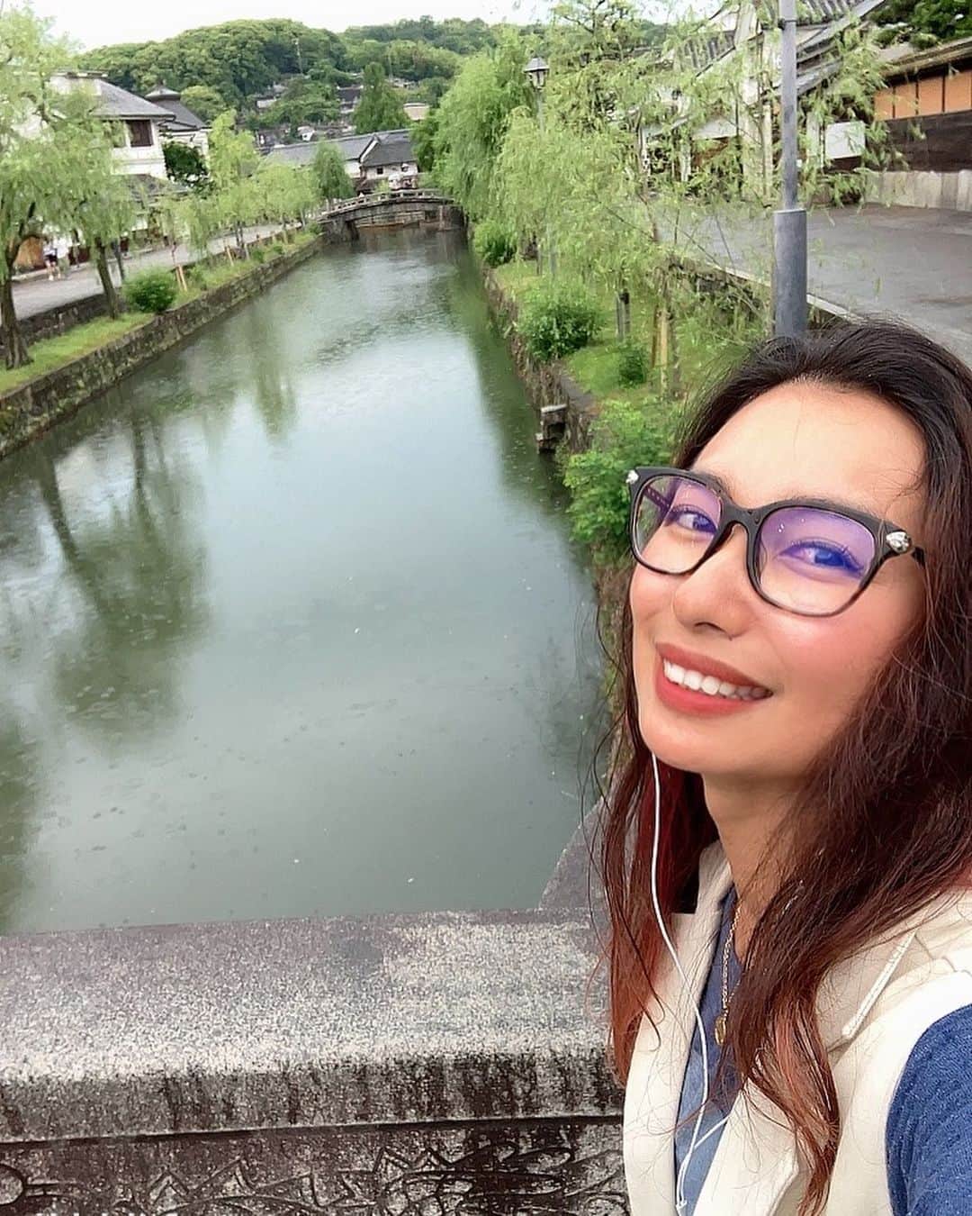 エマ中岡優姫のインスタグラム：「雨だったけど 素敵だった 美観地区🥰 普通に雨に打たれながら 傘なしで散歩w 傘、車に入れっぱなし🚗 駐車場は1回入れたら出庫まで出せないw #美観地区  #倉敷  #岡山」