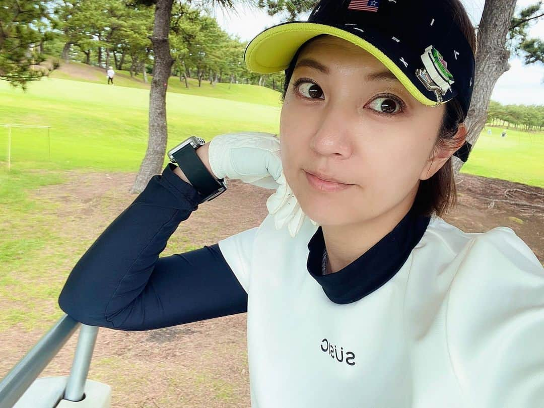 KONANのインスタグラム：「GOLFへ❣️ . . 若洲へ行って参りましたっ⛳️✨✨ . . ついに修理地が無くなってたっ😆 . . 100切られへんかったけど、またリベンジしたいなぁ😋💓 . . ウェアは @susic_golf  のセットアップ👚✨ . . #golf #ゴルフ #ゴルフ女子 #ゴルフウェア #SUSIC #100切り #若洲 #若洲ゴルフリンクス #golfwear #セットアップ #ゴルフウェアレディース」