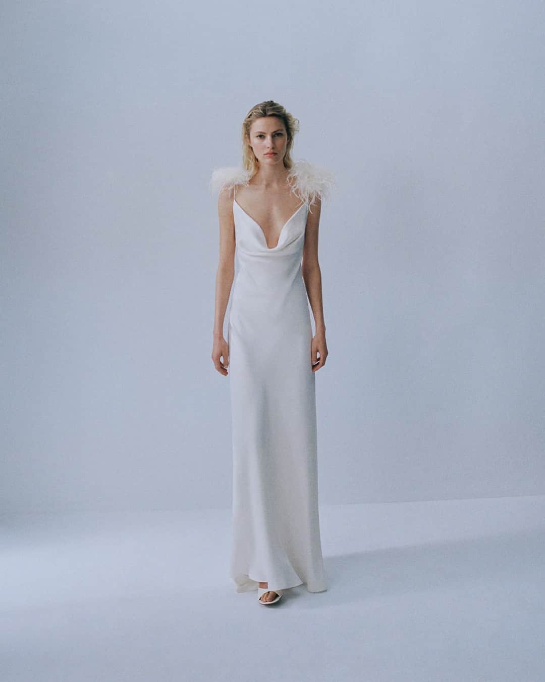 MANGOのインスタグラム：「The softest silk, crafted guipure, and high-quality taffeta appear in limited-edition dresses and ensembles in the new CAPSULE white drop ✨🤍 ⁣ Discover it now at mango.com ⁣ Dress: 57001110 ⁣ Sandals: 57011171 ⁣ #MangoWoman」