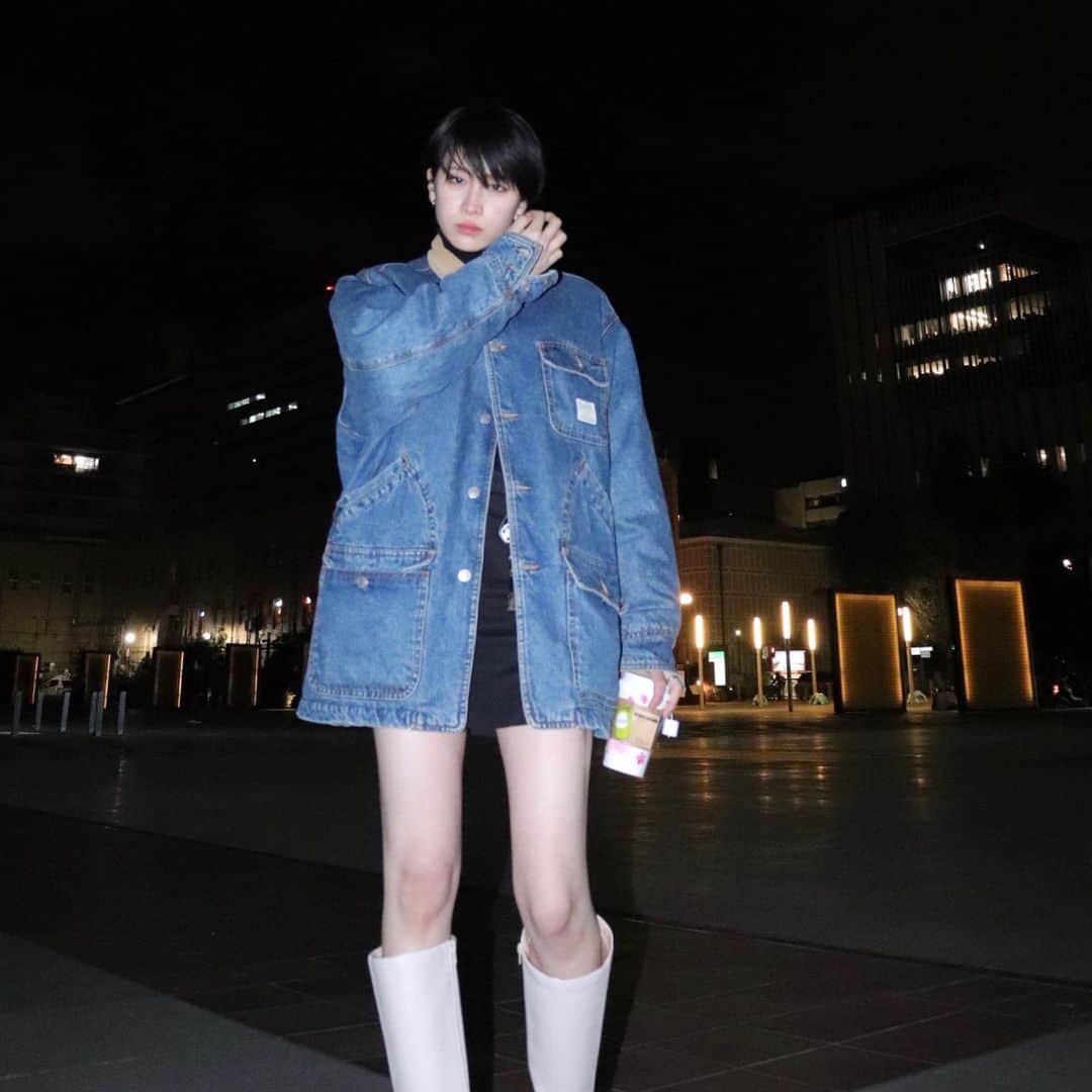 坂本澪香のインスタグラム：「雨ですねえ。寒いですね。 お足元悪いので皆様お気をつけて下さいね。久しぶりにえぐい傷を作り萎えている坂本です。傷とお気に入りの服が汚れてしまっているのを見て悲しくなりました。暫くぶりの更新なので生存確認です。生きてます。」