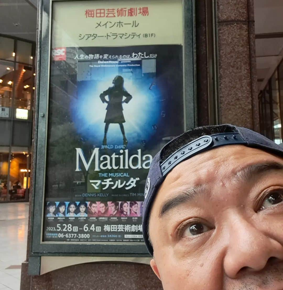 川畑泰史さんのインスタグラム写真 - (川畑泰史Instagram)「本日は  梅田芸術劇場で「マチルダ」 観劇させて頂きました  凄いシーンばかりの 凄いステージでした!!!  斎藤さんカッコ良かった～」6月2日 16時57分 - kawabatayasushi