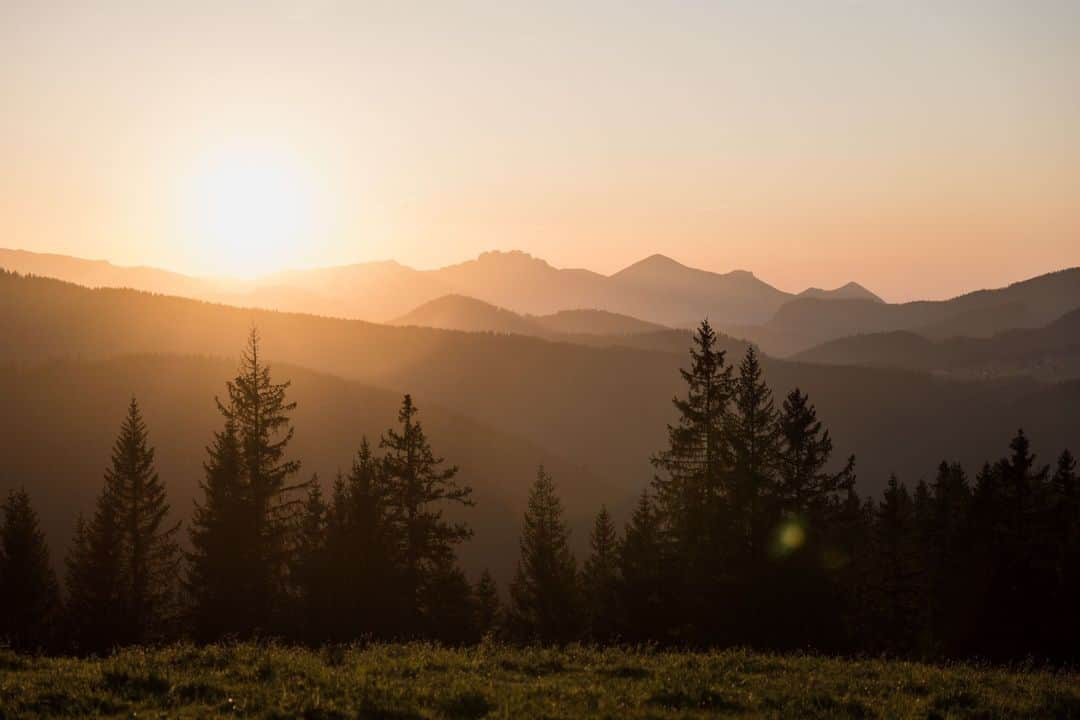 Suuntoさんのインスタグラム写真 - (SuuntoInstagram)「Want to explore some new gravel roads or hiking trails, but don’t want to travel far? This summer, we want to inspire you to take a new, unknown route close to major European hubs.⁣ 🔺Click the link in our profile for the first Weekend Adventure collections, routes close to #Paris, #Munich, #Milan and #Helsinki. Have fun!⁣ ⁣ #Suunto @komoot⁣ #AdventureStartsHere」6月2日 16時57分 - suunto