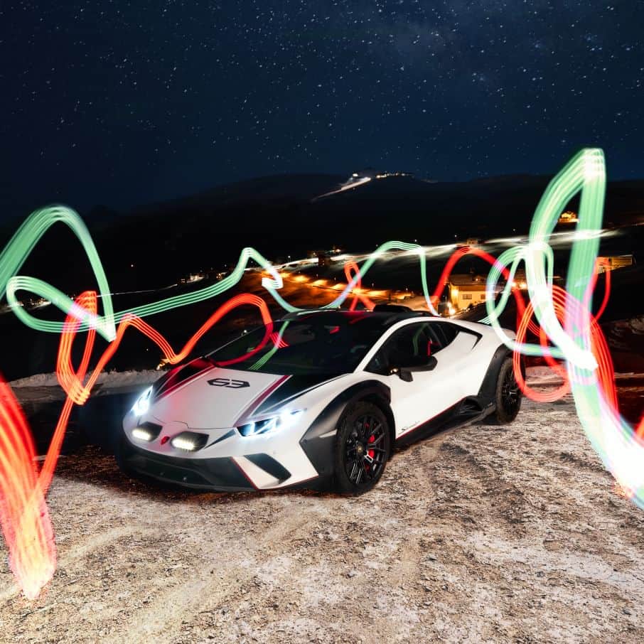 ランボルギーニのインスタグラム：「All stories are relevant and they teach us something new. ​​ We have learned that no matter the hardships, sticking together makes a difference. ​​ Buona Festa della Repubblica, ​​ from Automobili Lamborghini. ​  ​Ogni storia ha un valore, insegna qualcosa.​ Noi abbiamo imparato che qualunque sia la difficoltà, restando uniti si fa la differenza.​ Buona Festa della Repubblica, da Automobili Lamborghini. __ Huracán Sterrato: fuel consumption combined: 14,9 l/100km (WLTP); CO2-emissions combined: 337 g/km (WLTP)」