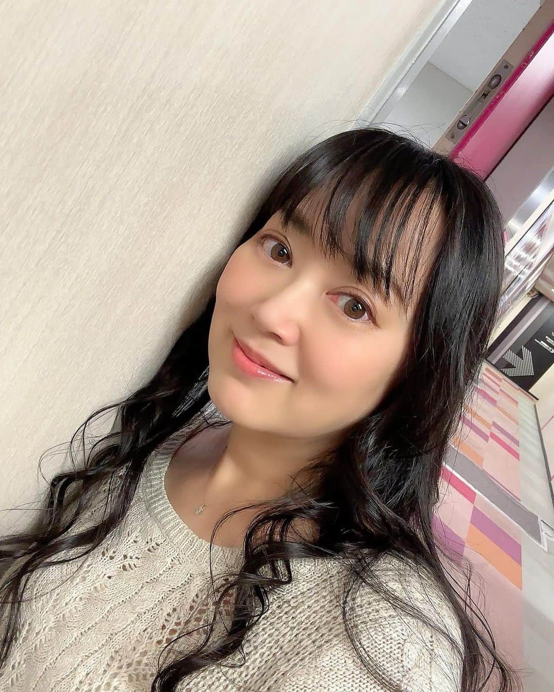 大西結花のインスタグラム：「合唱バトル リハーサル時の一コマ♡ 毎回みんなに会えるのが楽しみだったよ✨ まるであの頃のアイドル番組でよく会ってた頃のようだった☺️🩷  #大西結花 #yuka #yukaonishi #フジテレビ #合唱バトル #オールスター合唱バトル #80年代 #80年代アイドル #japanese #japaneseidol #50代 #アラフィフ」