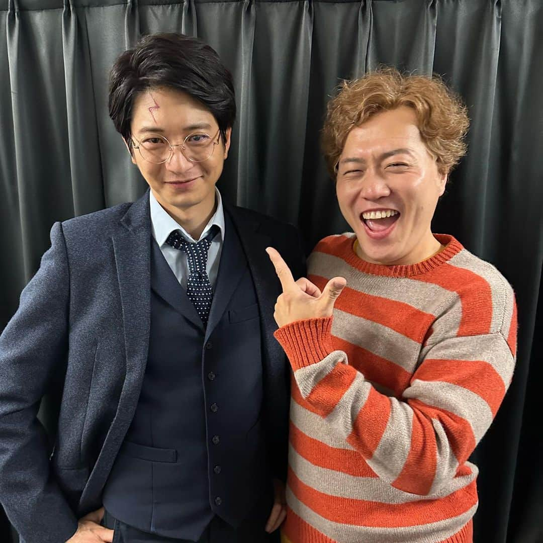 エハラマサヒロのインスタグラム：「舞台ハリーポッター1年目が終了いたしました。向井理さん、早霧せいなさん、福井貴一さんが卒業❗️稽古を含めると1年半ほぼ一緒にいた親友と離れるのは寂しいもんですな…そして衝撃だったのがせいなさんがこれにて芸能界も引退🥹  別れがあれば出会いある。また新たな気持ちで2年目スタートです。9月までフルパワーで頑張りますかな😆  しかしこんなにみんなと仲良くなれると思ってなかったなぁ〜✌️  #舞台ハリポタ」