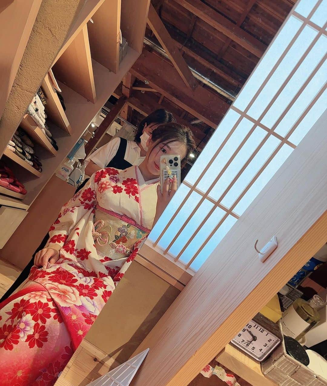 市原佑梨さんのインスタグラム写真 - (市原佑梨Instagram)「KIMONO👘🤍KYOTO  高台寺ふもとに位置する清水寺もすぐそばの 京都MKtaxi salonさん 2階レンタル着物mimosaさんとお仕事させて頂いた際の📸✨  ヘアセットや着付けの紐アレンジがお気に入り🤍  https://mk-mimosa.top/  #京都着物レンタルミモザ#京都着物レンタル#京都着物レンタルmimosa#kyotokimonorental #kyotokimono」6月2日 17時25分 - yuri_ichihara