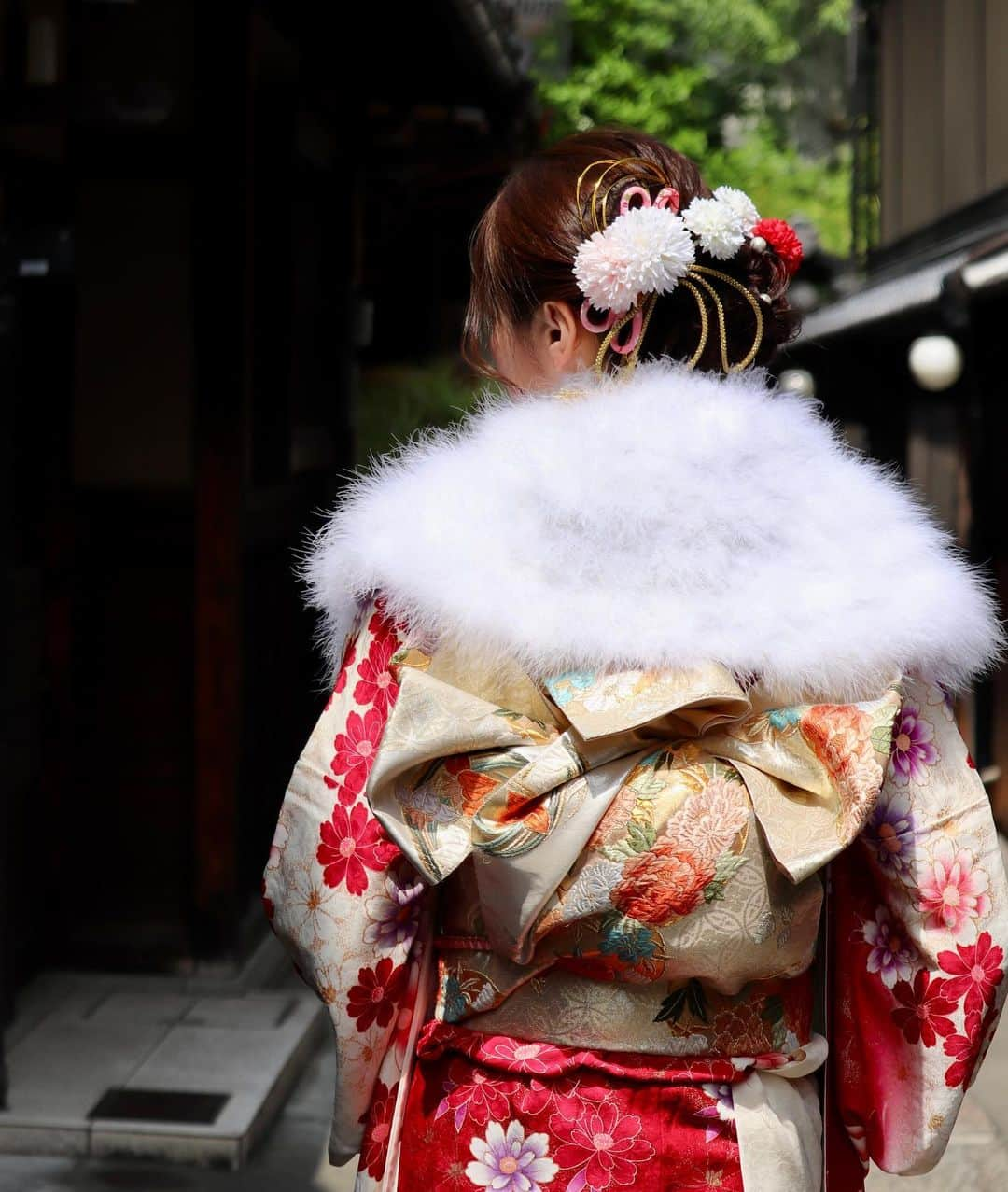 市原佑梨さんのインスタグラム写真 - (市原佑梨Instagram)「KIMONO👘🤍KYOTO  高台寺ふもとに位置する清水寺もすぐそばの 京都MKtaxi salonさん 2階レンタル着物mimosaさんとお仕事させて頂いた際の📸✨  ヘアセットや着付けの紐アレンジがお気に入り🤍  https://mk-mimosa.top/  #京都着物レンタルミモザ#京都着物レンタル#京都着物レンタルmimosa#kyotokimonorental #kyotokimono」6月2日 17時25分 - yuri_ichihara