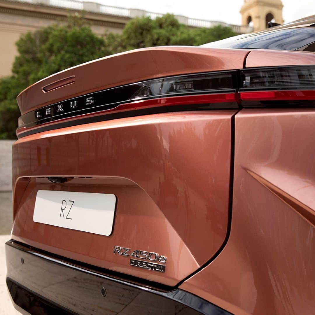 Lexus UKさんのインスタグラム写真 - (Lexus UKInstagram)「Prepare to experience an electrifying drive. The all-new, all-electric #Lexus RZ.」6月2日 17時30分 - lexusuk