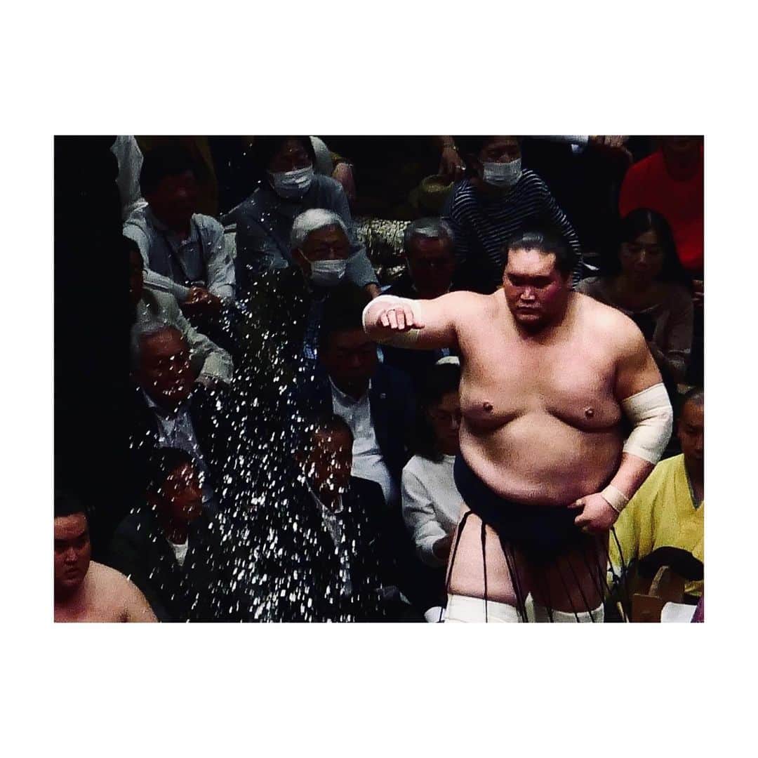 あゆかさんのインスタグラム写真 - (あゆかInstagram)「今年の目標100個のうちの一つ。 国技相撲を生で観戦すること︎︎︎︎︎︎☑︎ . 落合と千代丸たんに間に合ってとっても嬉しかった👶👶 . . #相撲 #相撲観戦  #国技 #sumowrestlingtokyo  #照ノ富士関」5月29日 21時57分 - ayuka_23