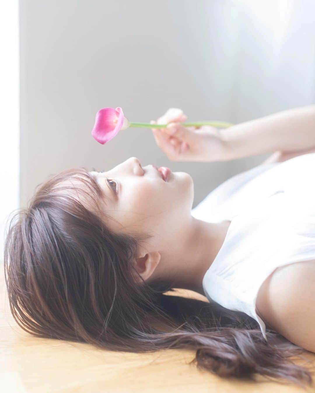 渥美友里恵のインスタグラム：「💐✨  photo: @makippa47  stylist: @rie.22.styling  hair&make : @nana__hairmake  model: @yurie_atsumi_   #作品撮り」