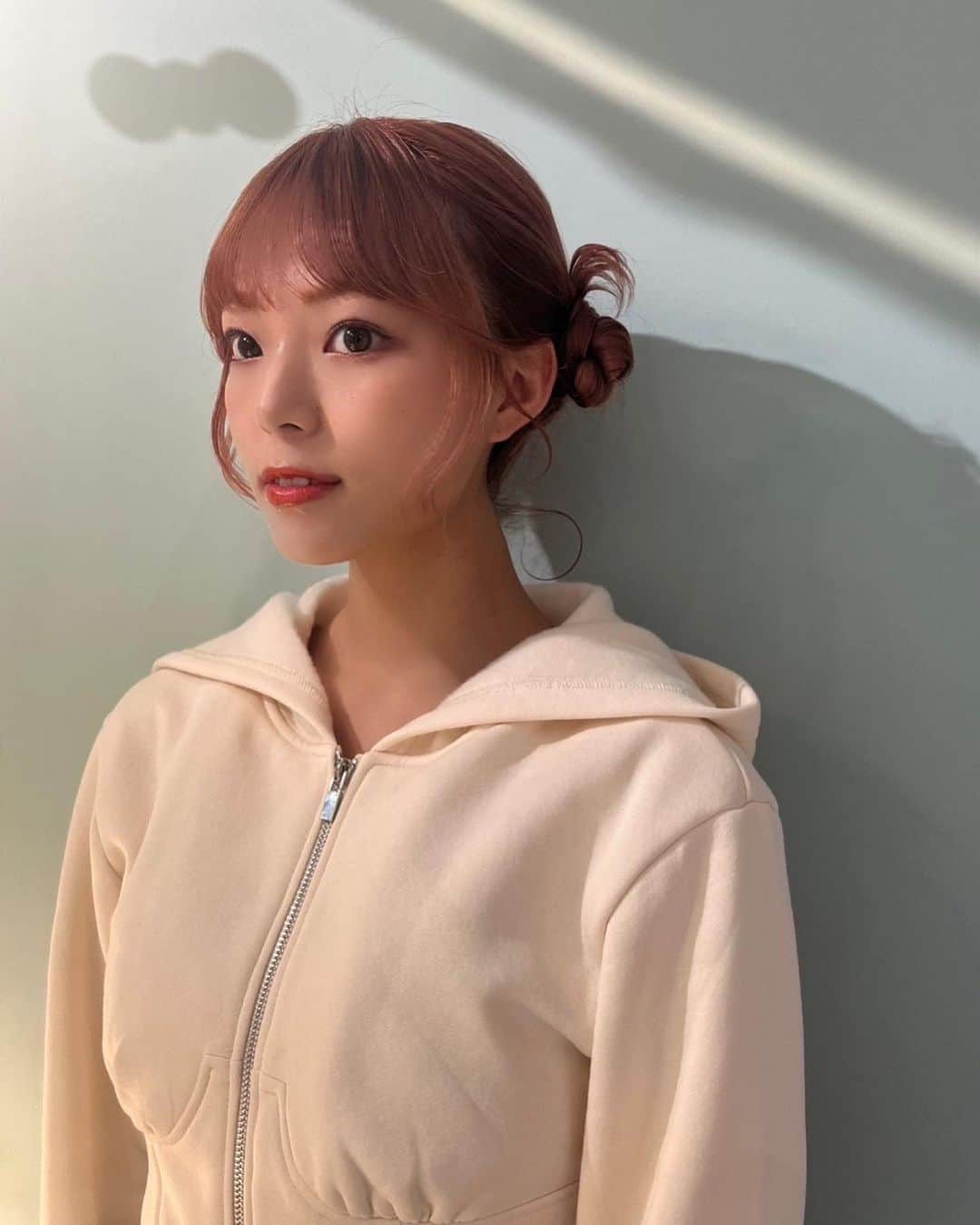湯上響花さんのインスタグラム写真 - (湯上響花Instagram)「⋆｡ﾟ☆ﾟ✩ﾟ｡⋆ 谷さんの作る、自然体なガーリーが大好き♡ 早くまた撮影したいな〜🧁  ランジェリーを髣髴とさせるようなパーカーは @kiss_the_club の🫶🏾 スタイルアップするから使いまくってます✨ #きょうきょうひとくせ服」5月29日 20時30分 - fantique_
